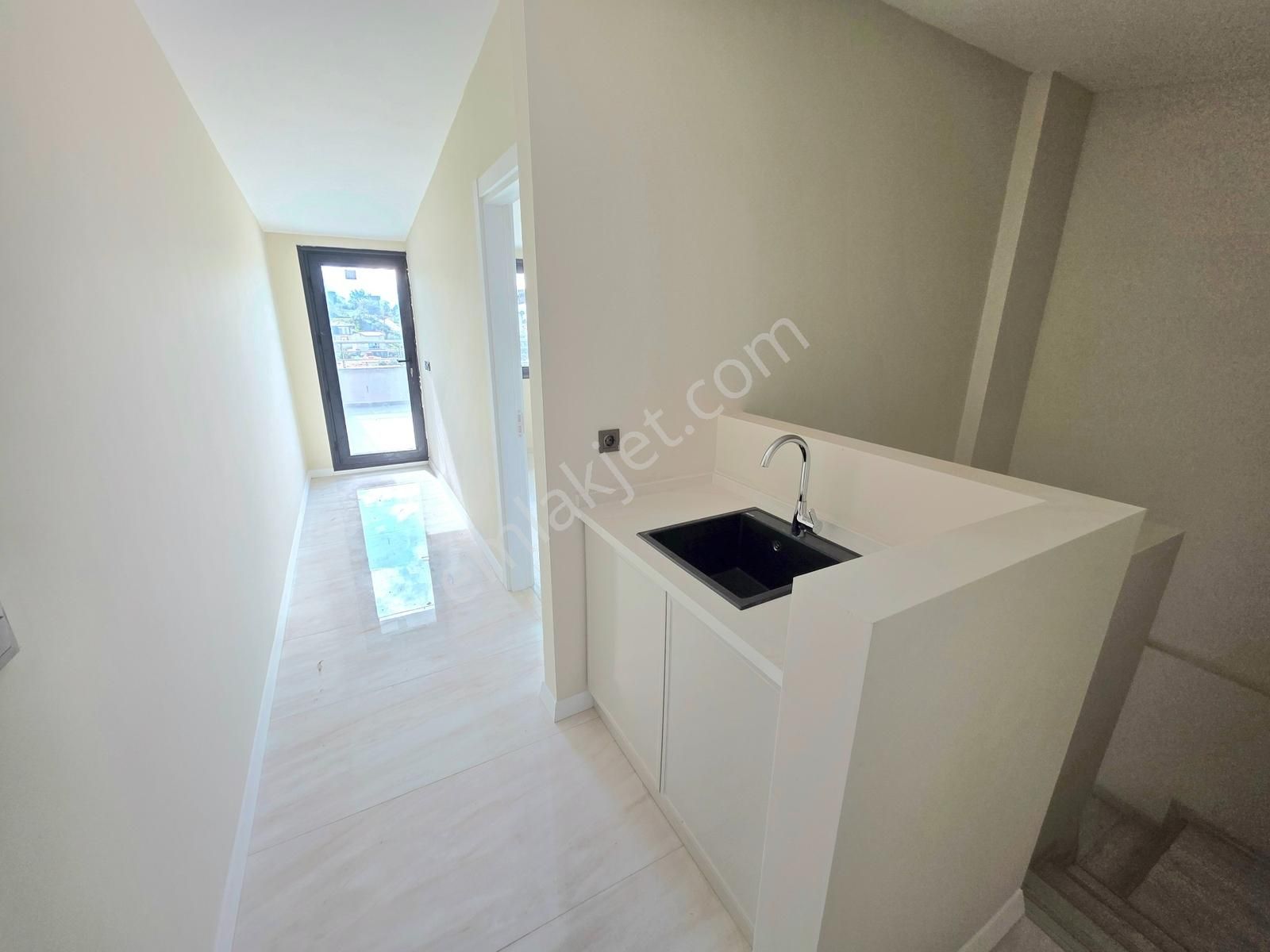 Kuşadası Kadınlar Denizinde Manzaralı 3+1 Daire - Görsel 32