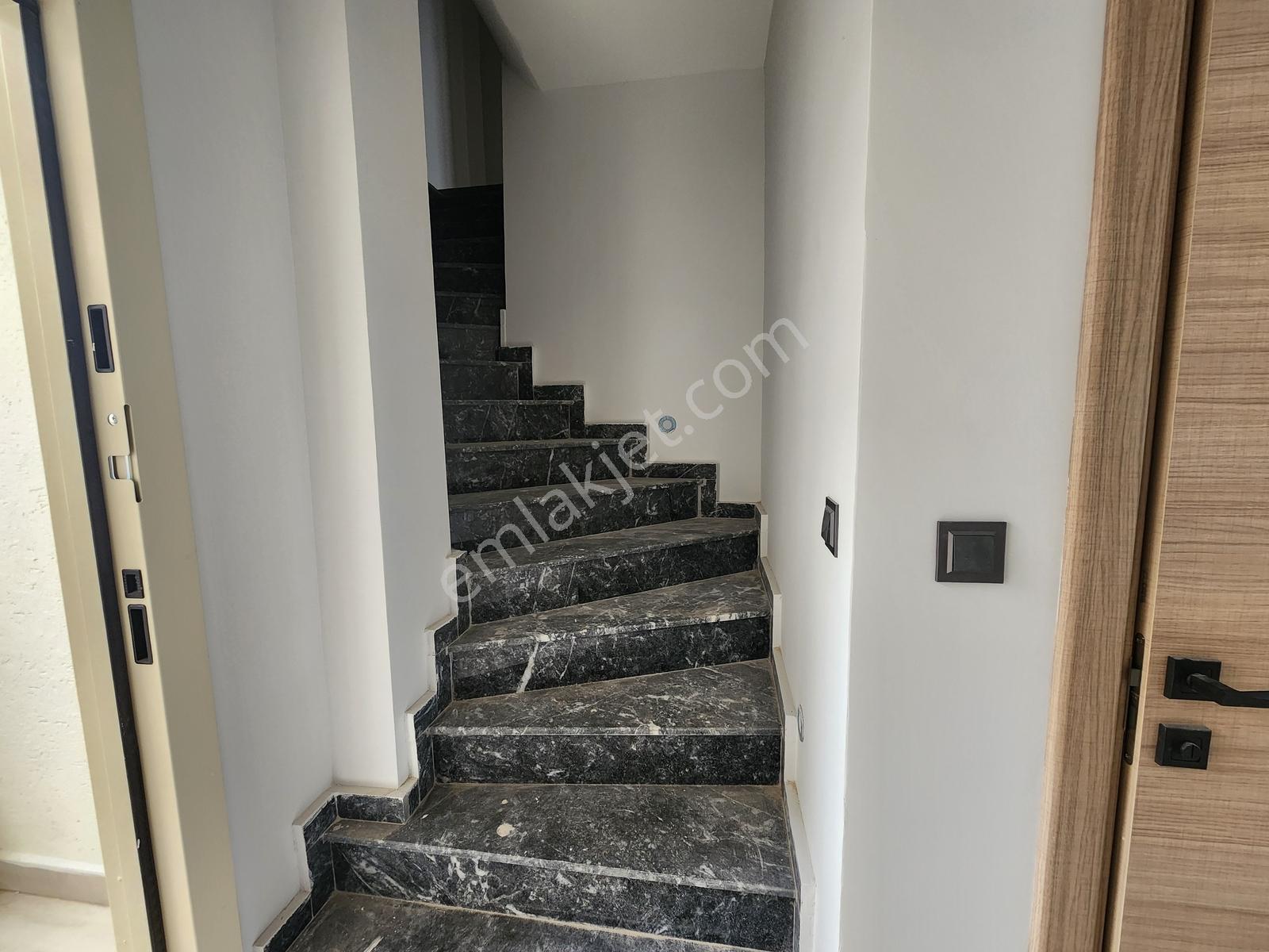 Başiskele Yaylacık Mah.1+1 Kiralık Dubleks Daıre - Görsel 4