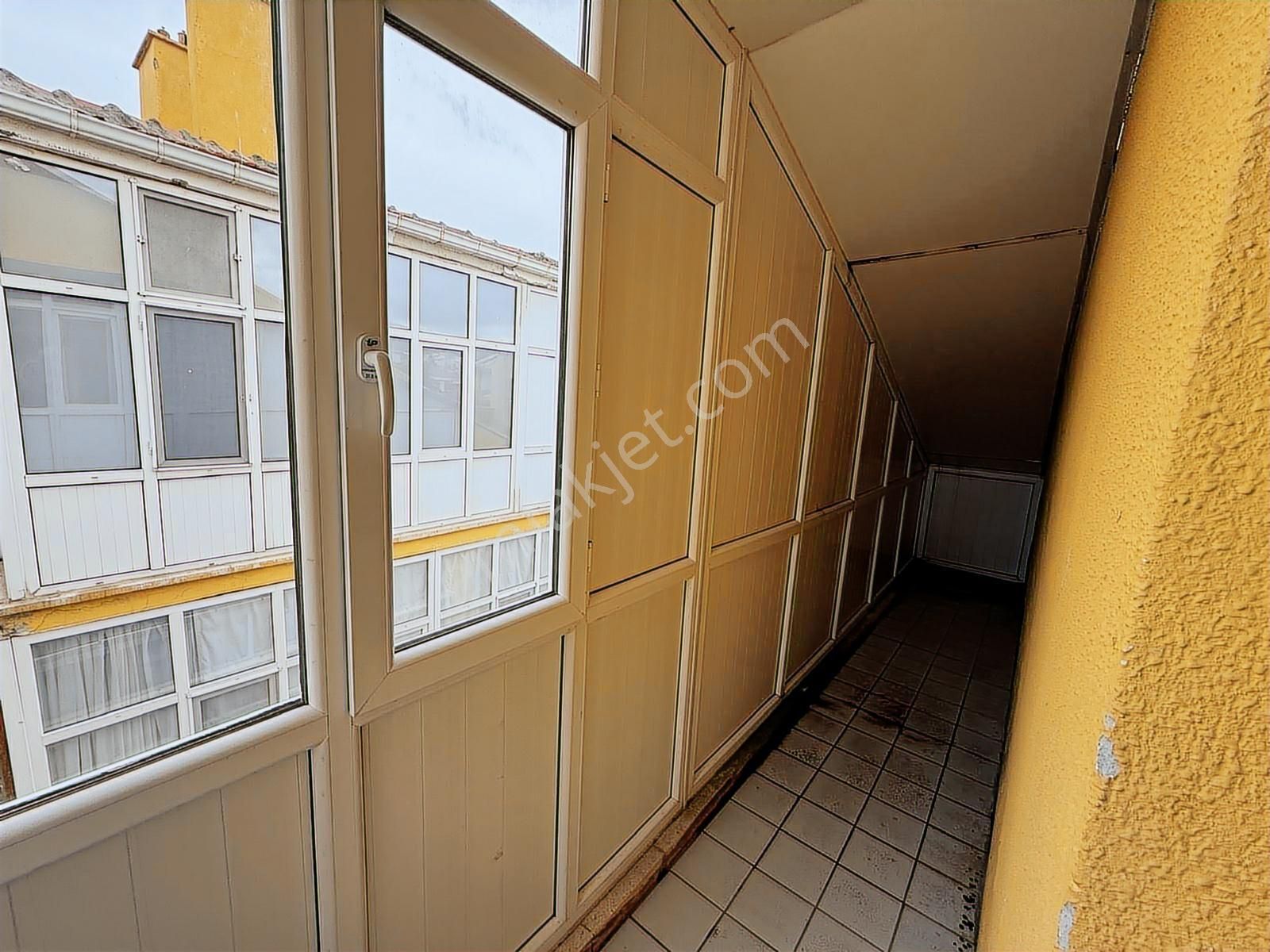 Talha Tozduman'dan Alavardı'da 80 M2 Siteiçi Çatı Katı 1+1 - Görsel 6