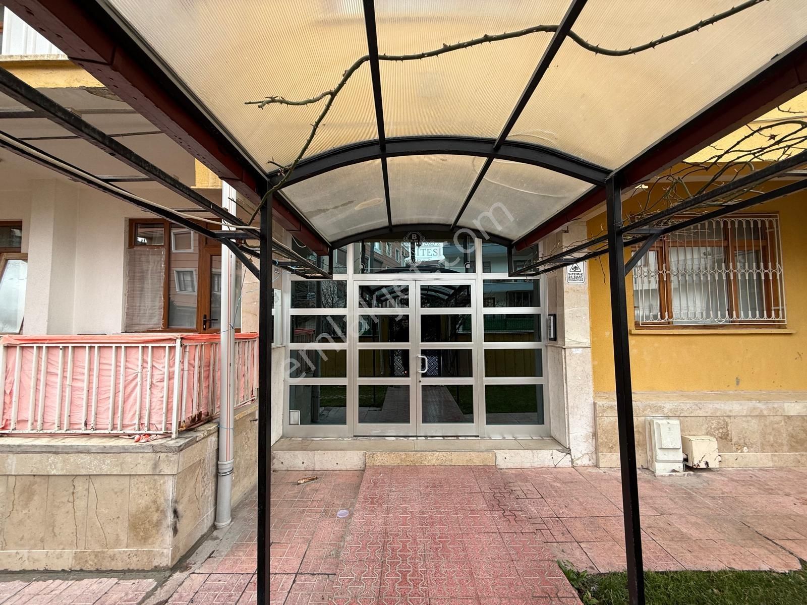 Talha Tozduman'dan Alavardı'da 80 M2 Siteiçi Çatı Katı 1+1 - Görsel 12