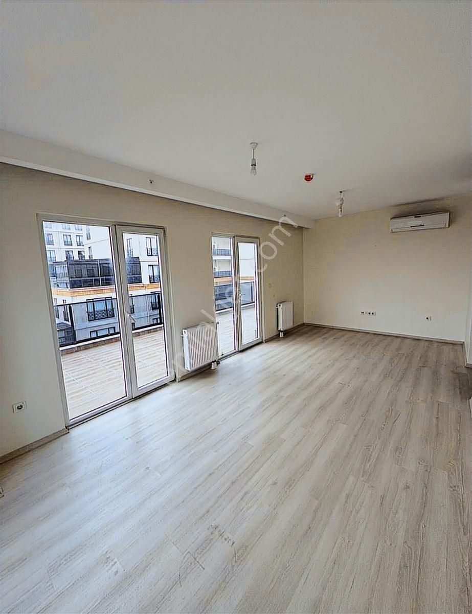 Ömür İstanbul'da Satılık Teraslı 144m2 2+1 Lüks Daire