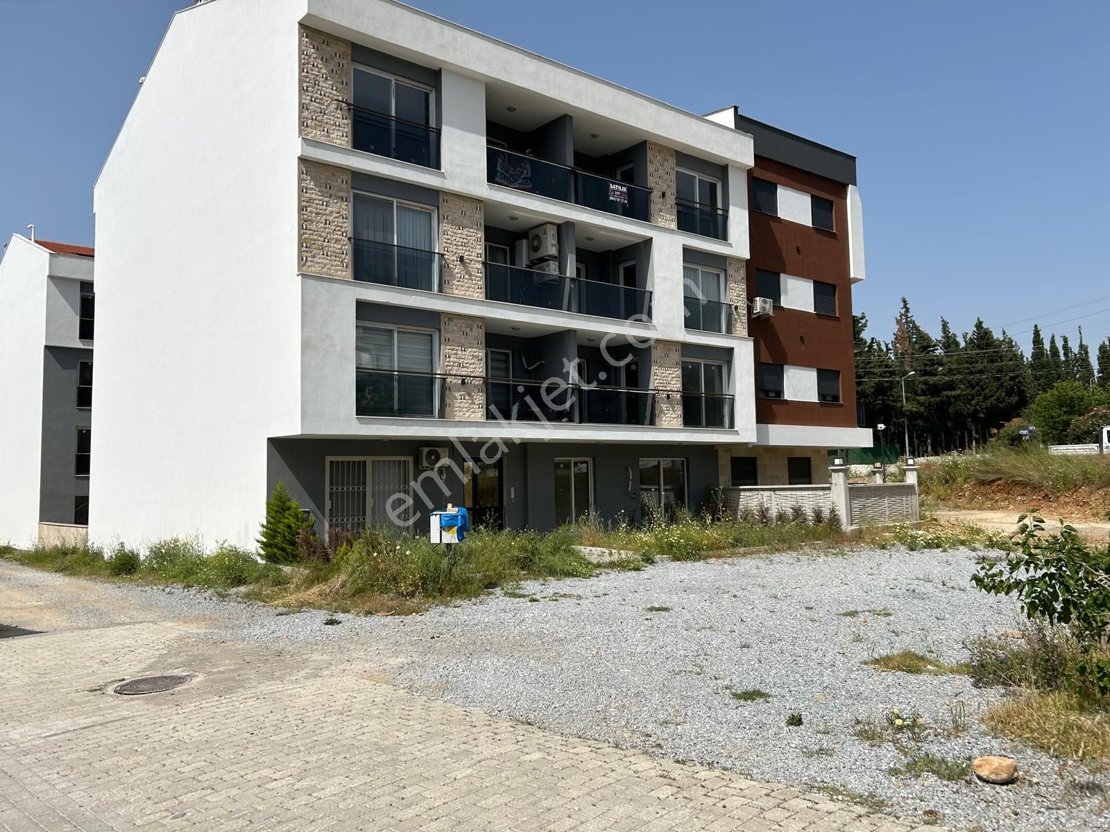 Davutlar Merkezde Havuzlu, Denize Yakın 1+1 Satılık Daire