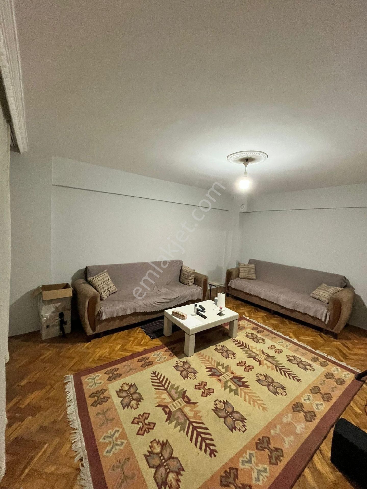 Silahtarağa Mahallesinde Satılık Ara Kat 2+1 90m2