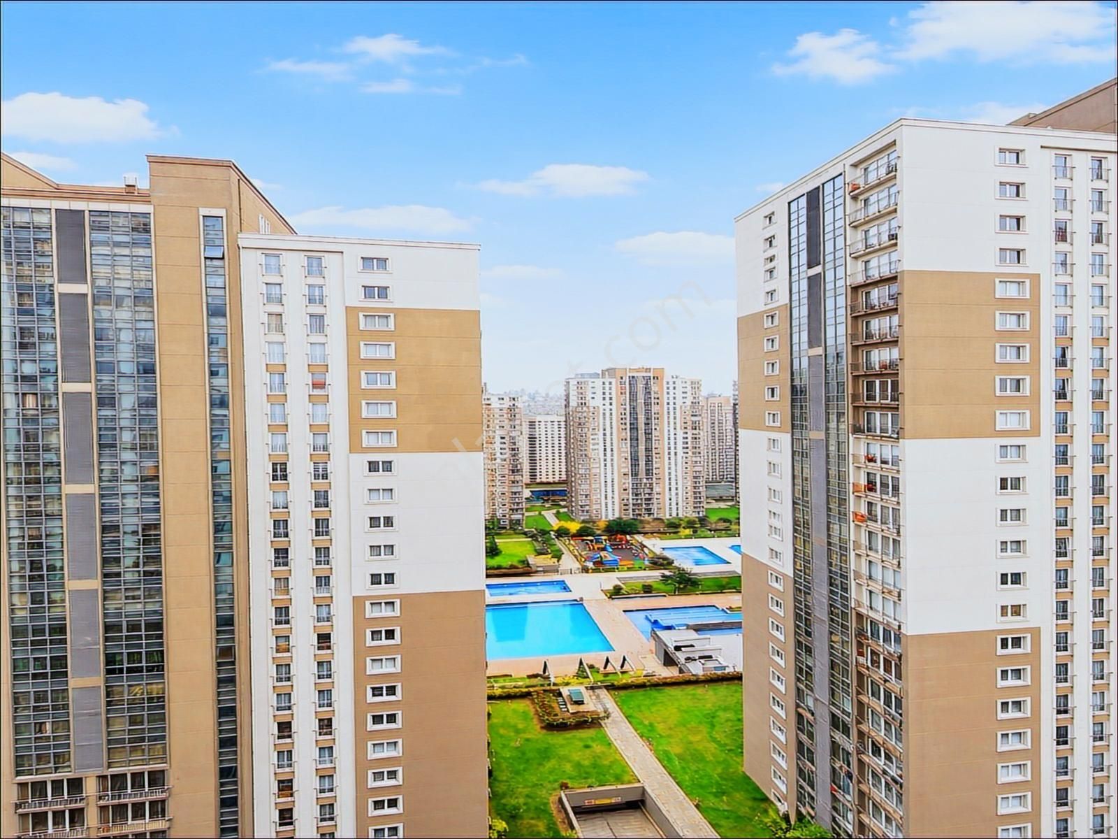 Siteler Bölgesinde N.hikmet Bul 4 Yıllık Site İçi Balkonlu Daire