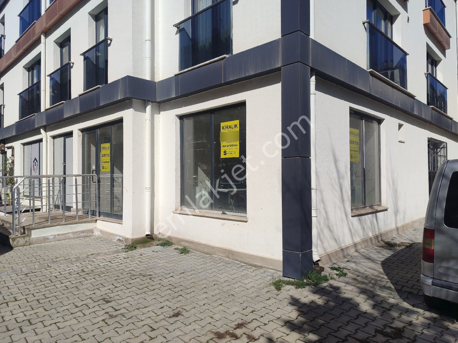 Orhantepe Mahallesi Zeytinlik Cad Üzerinde Köş