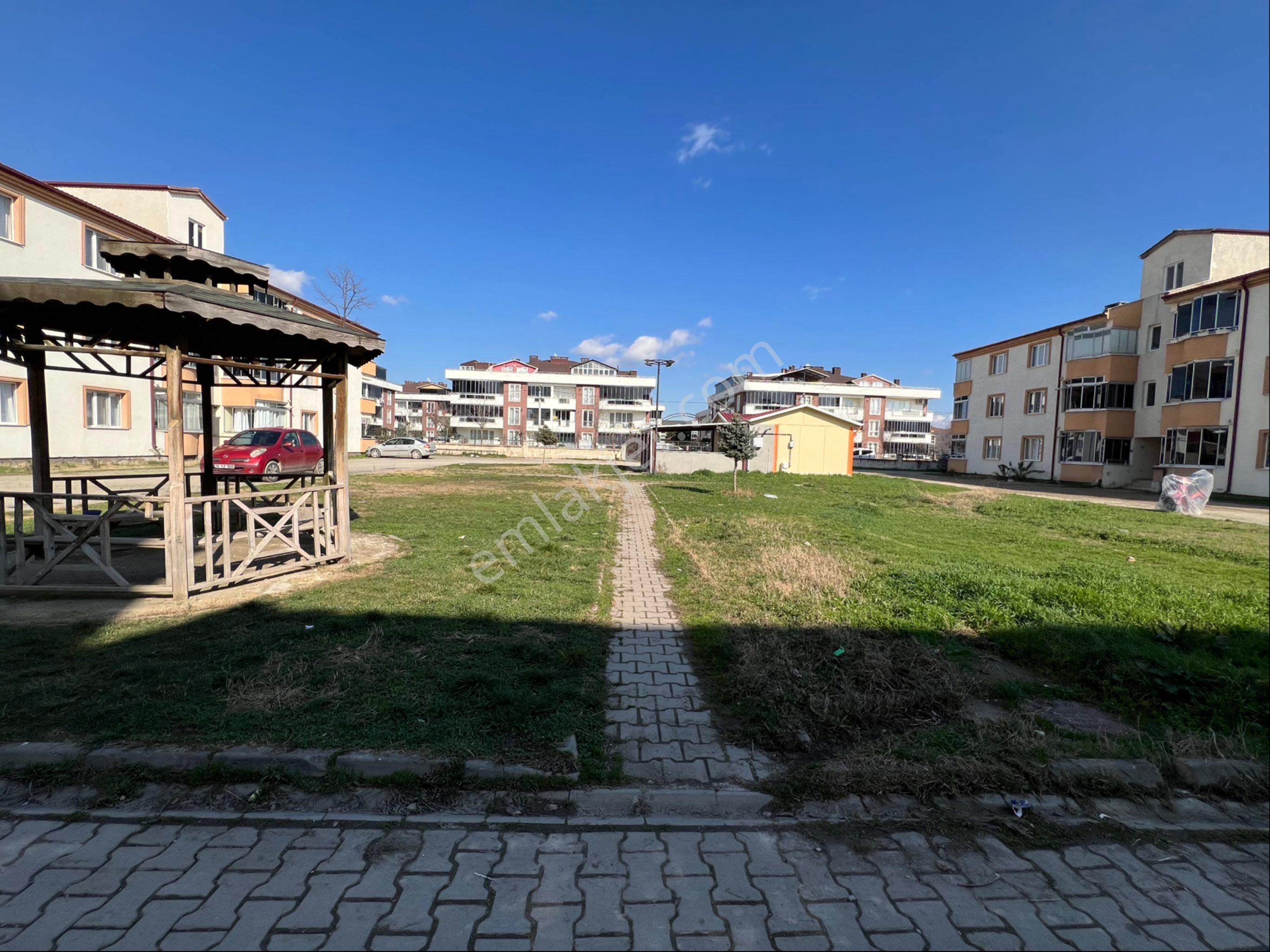 Roma’ Dan Kozluca Yolunda Site İçi Satılık Daire - Görsel 4