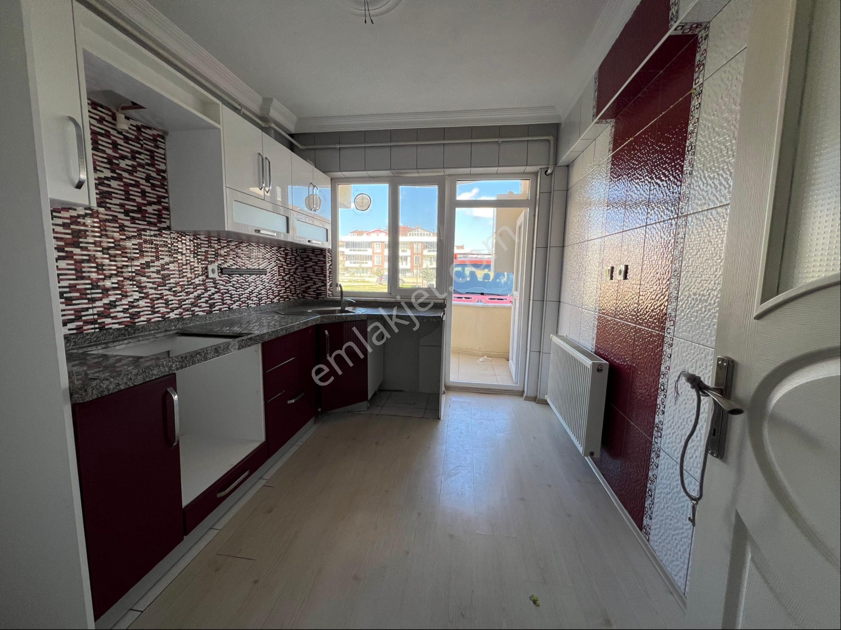 Roma’ Dan Kozluca Yolunda Site İçi Satılık Daire - Görsel 8