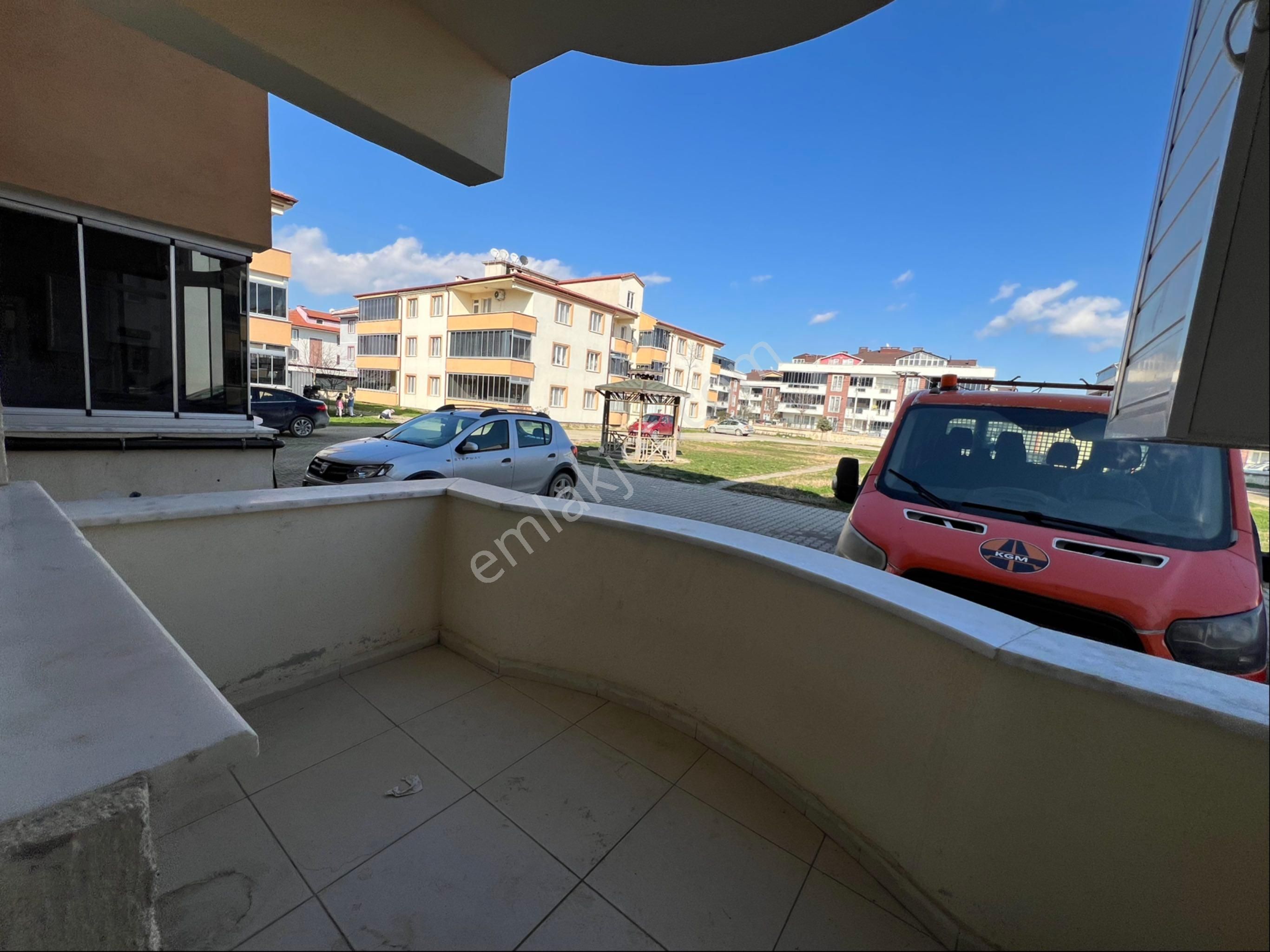 Roma’ Dan Kozluca Yolunda Site İçi Satılık Daire - Görsel 9