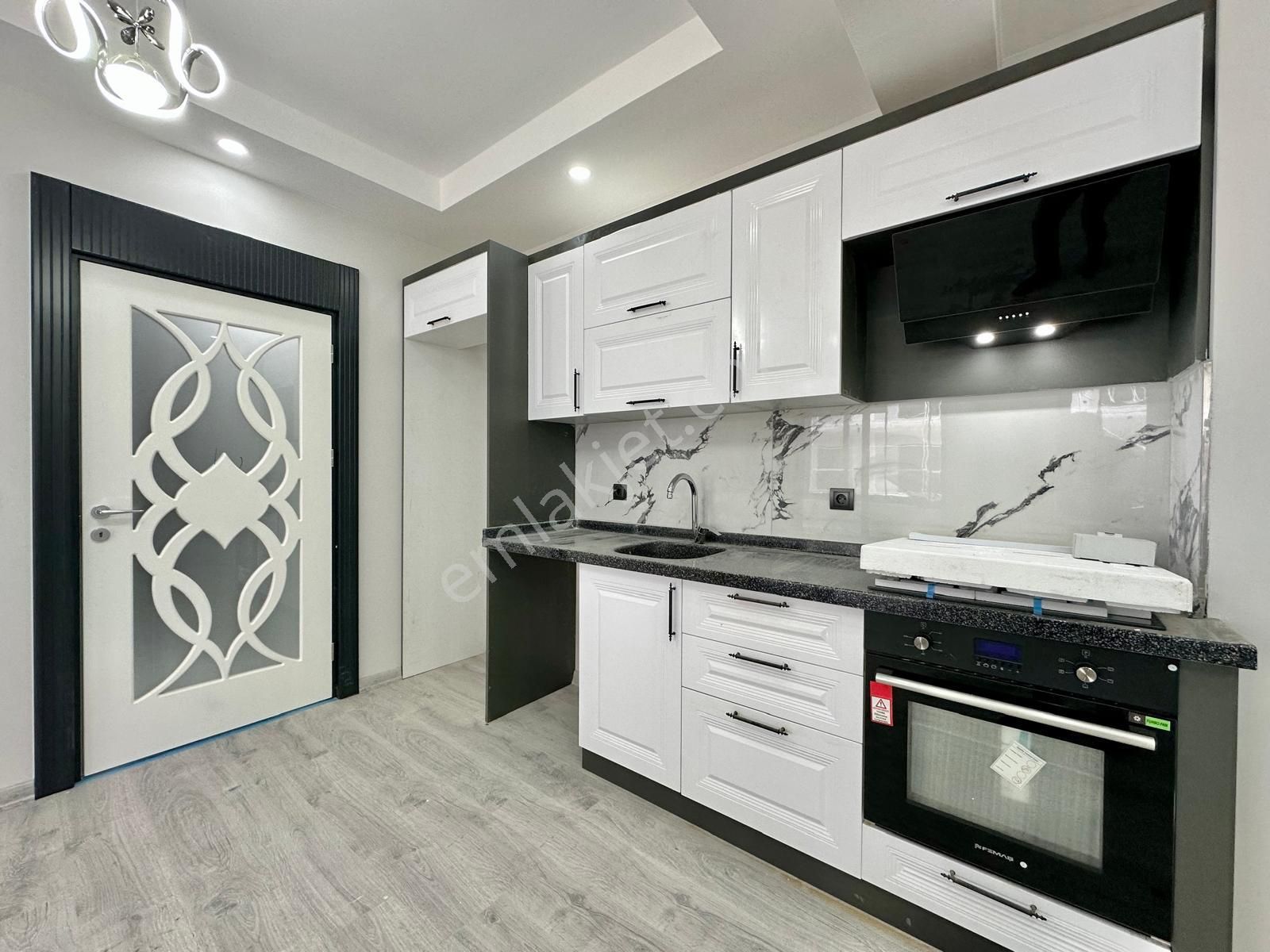 ⭐yetkili Ay Emlak'tan⭐yerden Isıtmalı Kapalı Balkonlu Şık Tasarımlı Ön Cephe Satılık 1+1 Lüks Daire