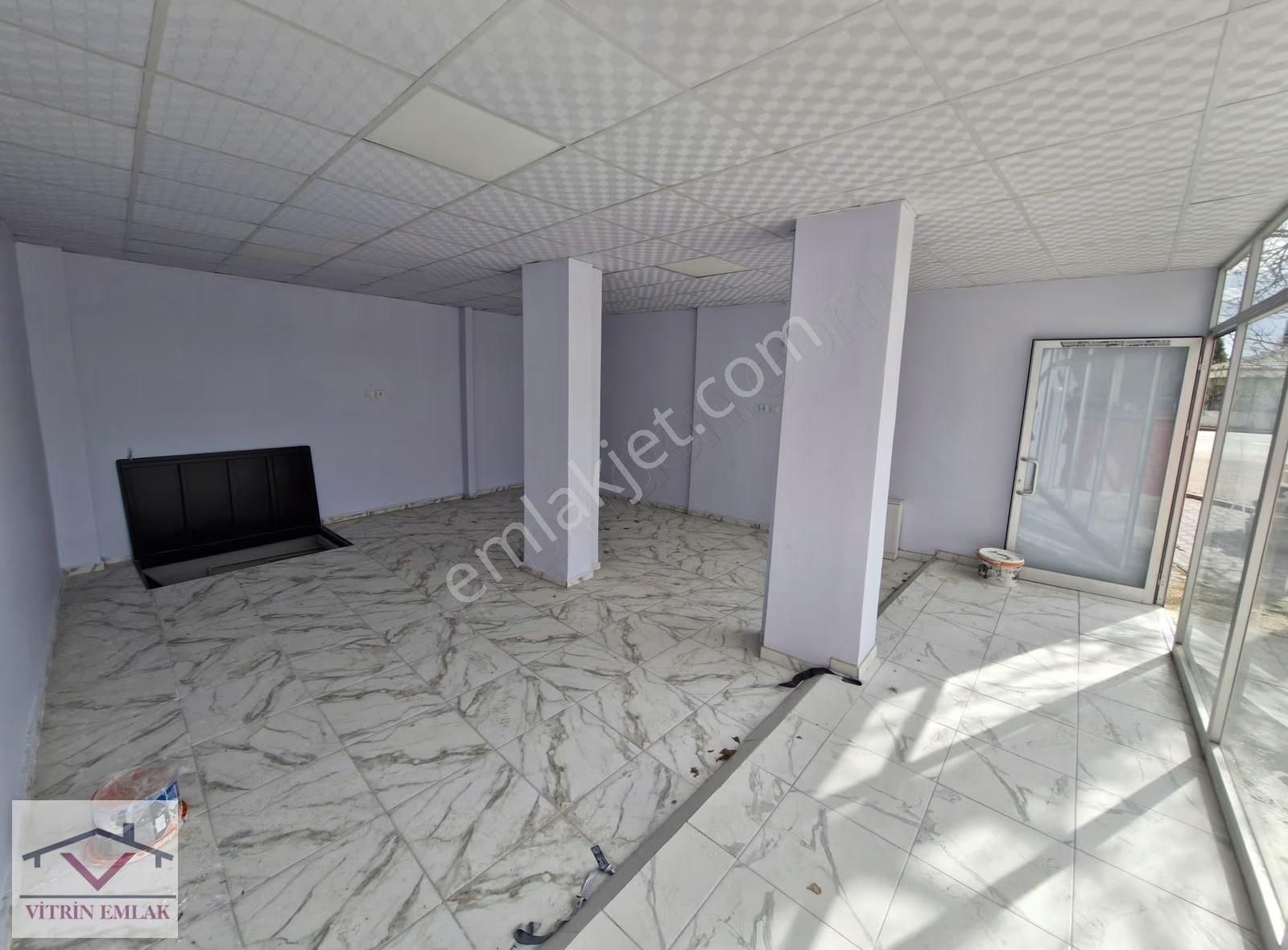 Selçuklu Nüfus Müdürlüğü Karşısı Bodrumlu Satılık Dükkan