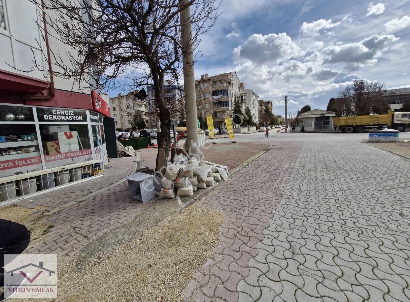 Selçuklu Nüfus Müdürlüğü Karşısı Bodrumlu Satılık Dükkan - Görsel 3