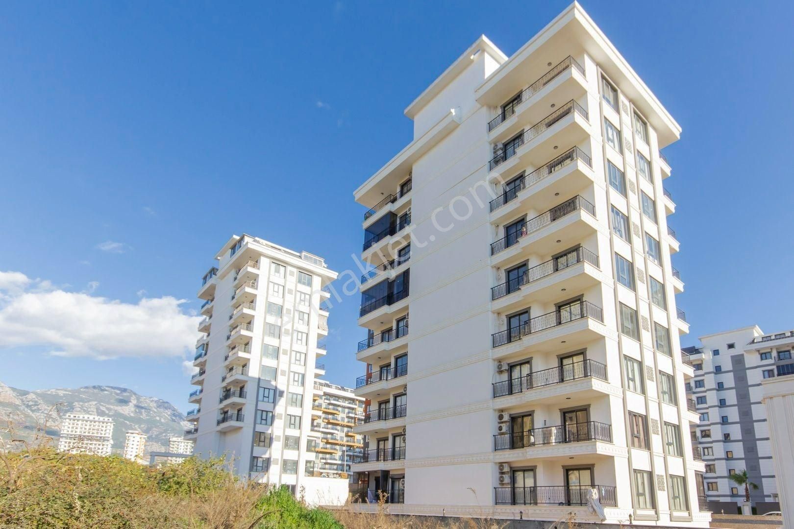 Alanya Mahmutlar’da Satılık 1+1 Daire — Full Aktiviteli Kompleks