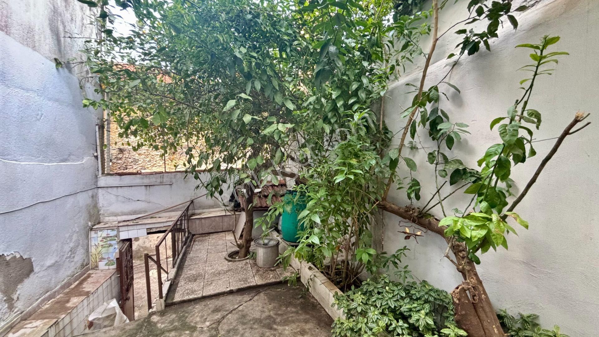 İki Katlı Bahçeli Merkezi Konumlu Müstakil Ev Konak Mirali Mh. - Görsel 9