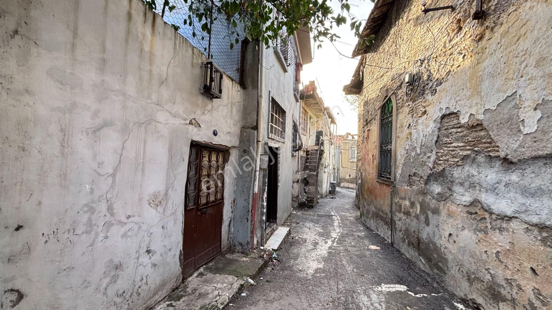 İki Katlı Bahçeli Merkezi Konumlu Müstakil Ev Konak Mirali Mh. - Görsel 22