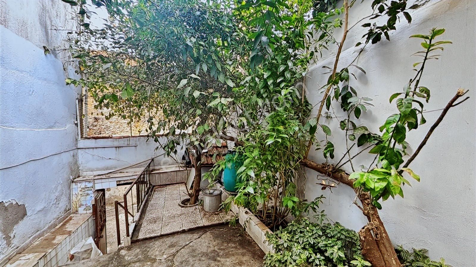 İki Katlı Bahçeli Merkezi Konumlu Müstakil Ev Konak Mirali Mh. - Görsel 2