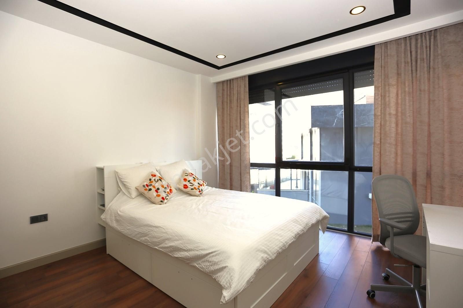 Konyaaltında Plaja Yakın Havuzlu Sitede Dağ Manzaralı Daire - Görsel 10