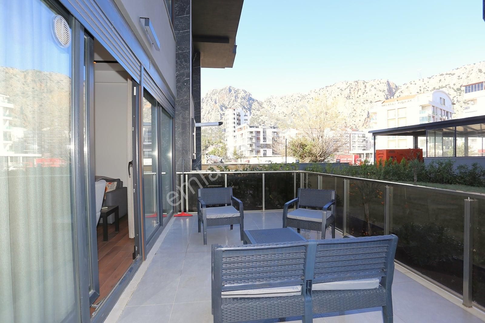 Konyaaltında Plaja Yakın Havuzlu Sitede Dağ Manzaralı Daire - Görsel 8