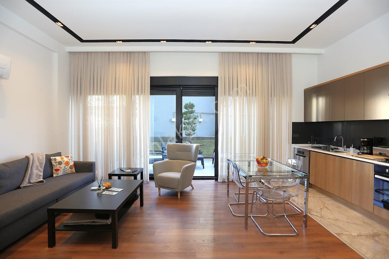 Konyaaltında Plaja Yakın Havuzlu Sitede Dağ Manzaralı Daire - Görsel 16