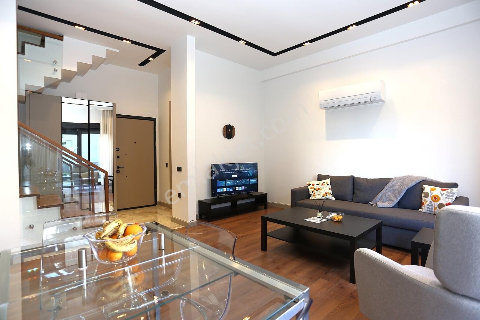 Konyaaltında Plaja Yakın Havuzlu Sitede Dağ Manzaralı Daire - Görsel 6