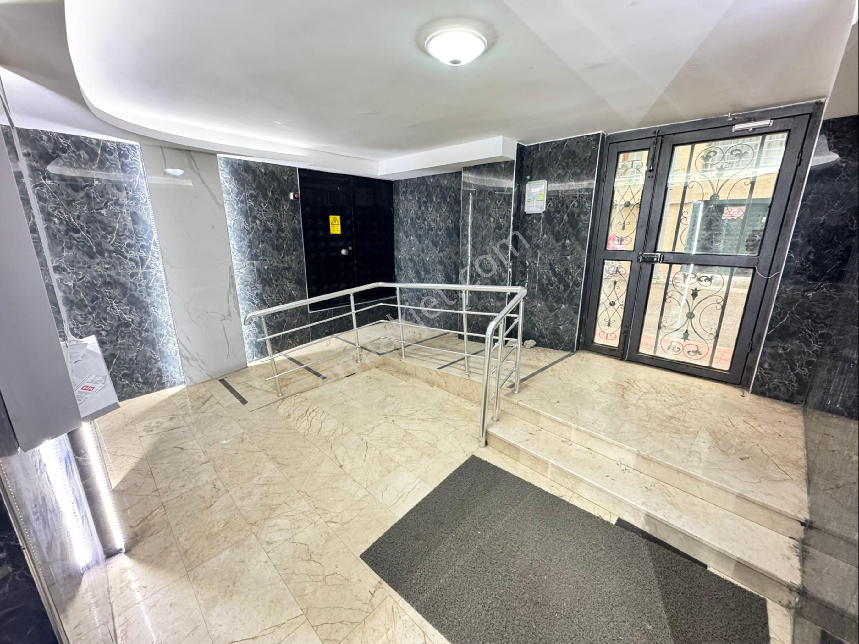 Pera'dan Derman Caddesi Yanı Kiralık 2+1 Asansörlü Daire - Görsel 3