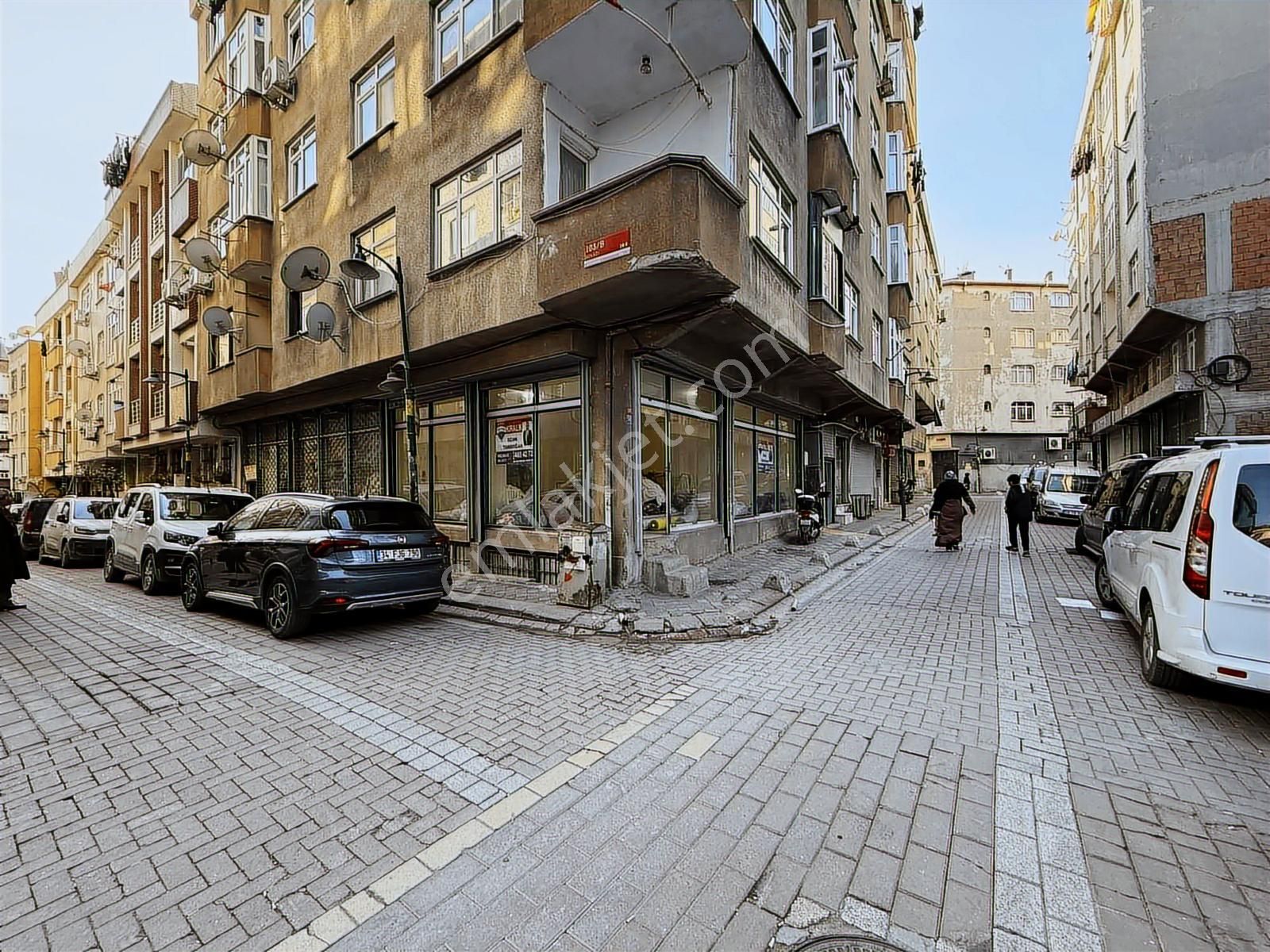 Remax Ozan Tandoğan 103/b Sk Tekstilcilerin Merkezinde Köşebaşı