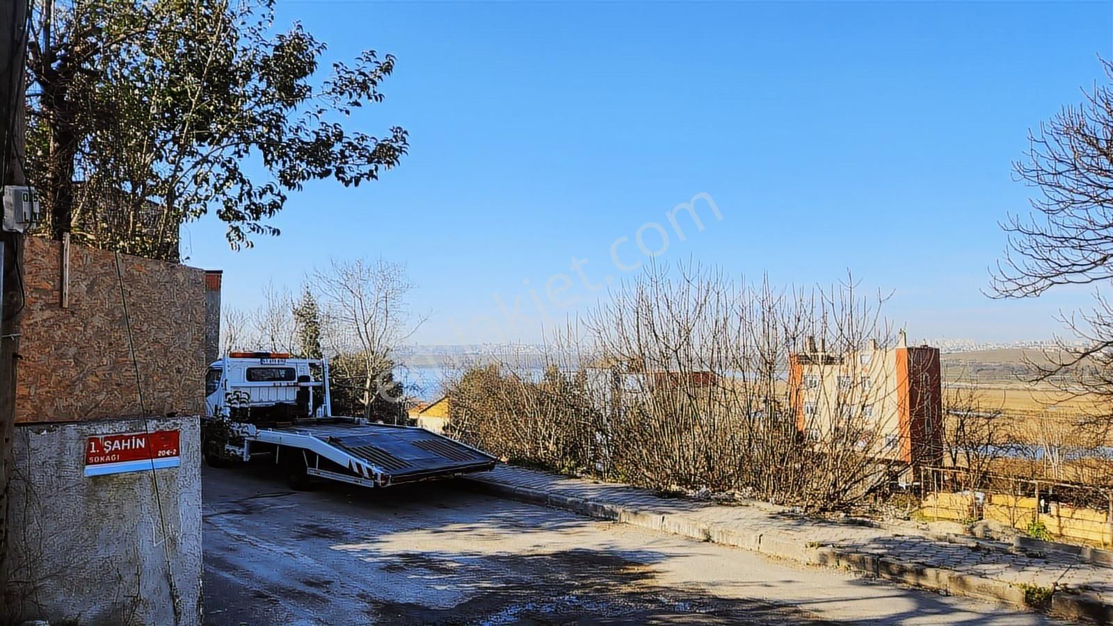 Yarımburgaz'da Satılık Göl Manzaralı Konut Imarlı Arsa - Görsel 2