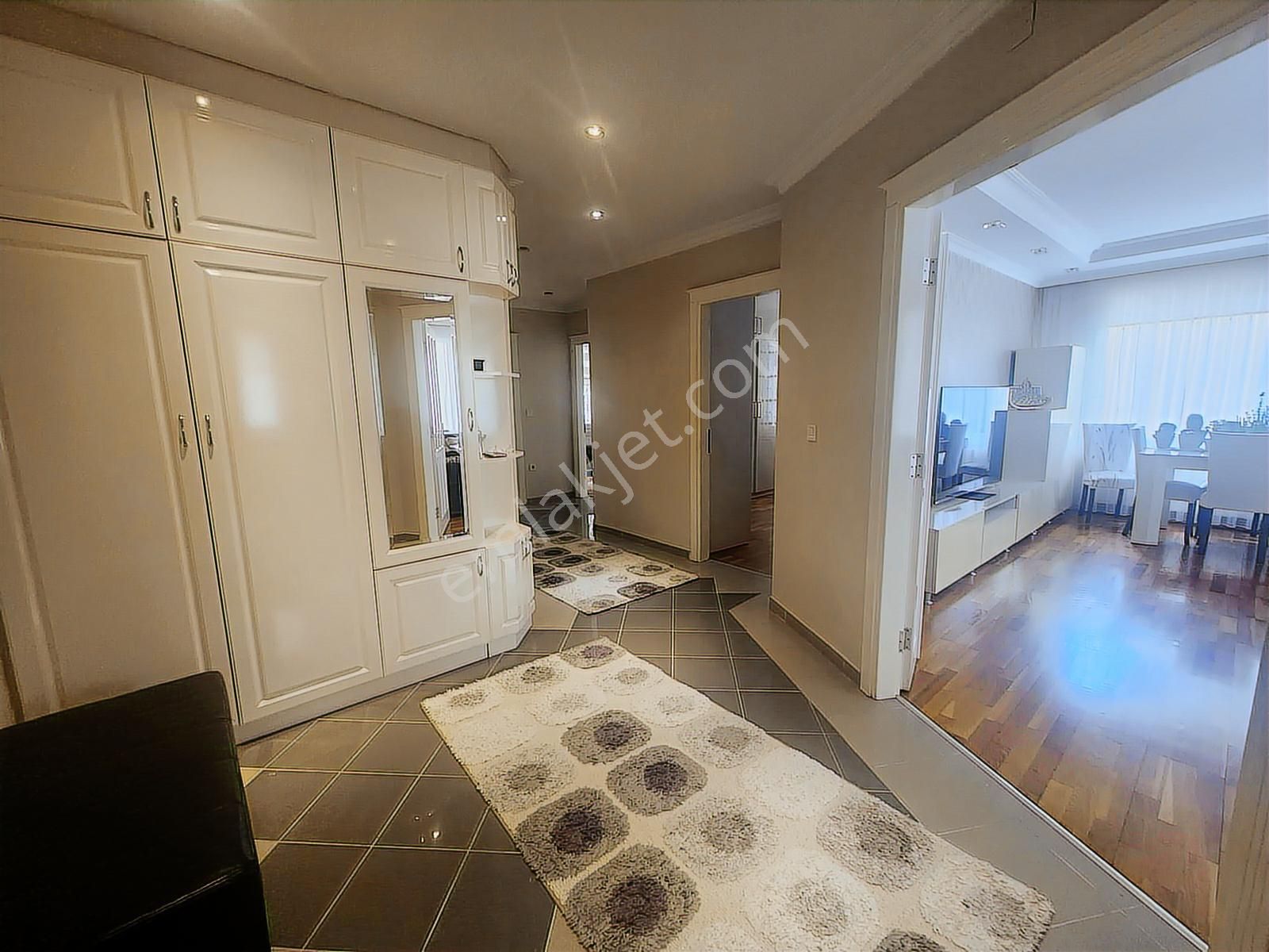 Remax Billur Bakan'dan Şenlikköy'de Müstakil Tadında Satılık 3+1 - Görsel 3