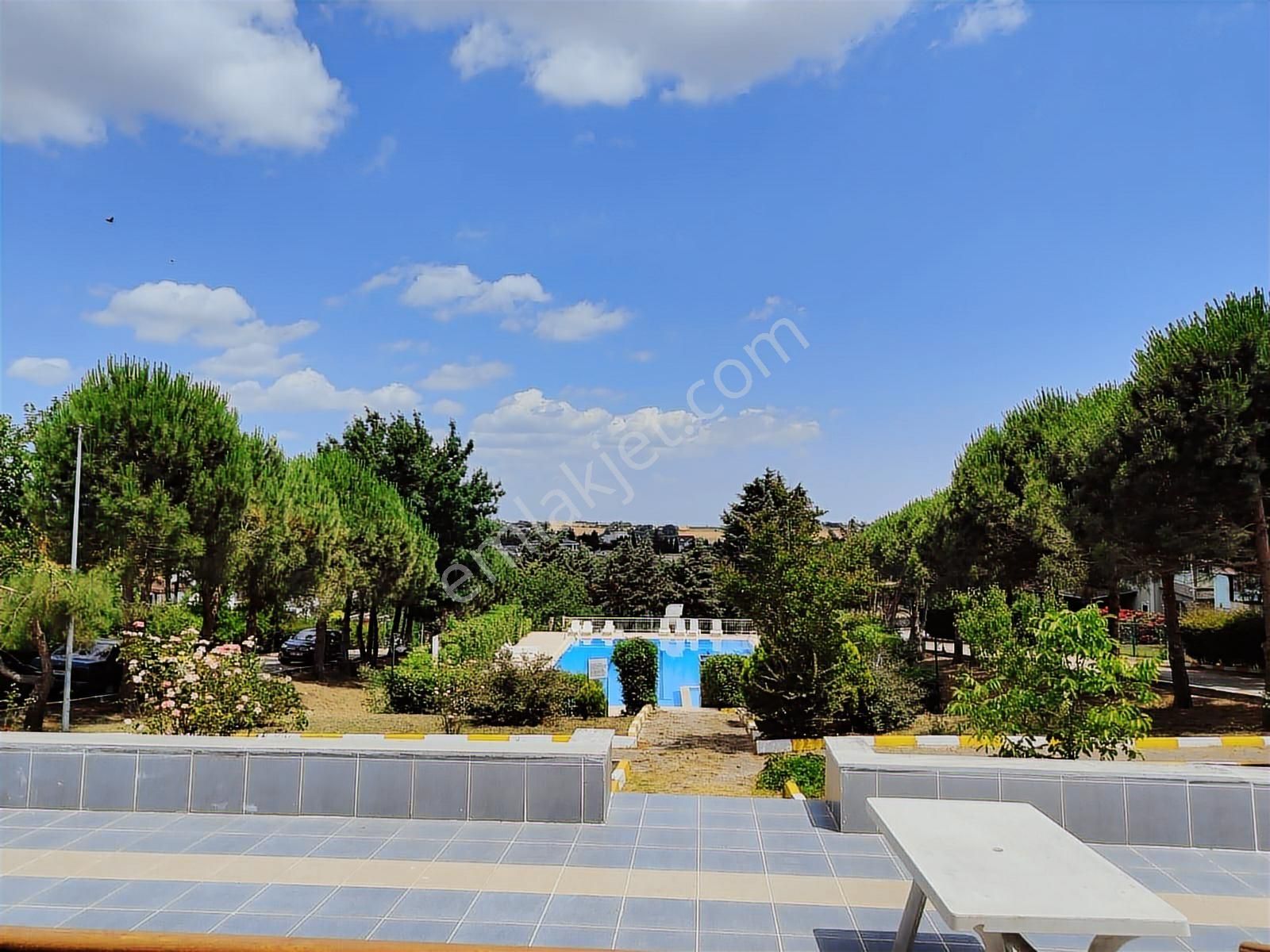 Havuzlu Güvenlikli Aile Sitesinde Bahçeli Dubleks Villa - Görsel 4