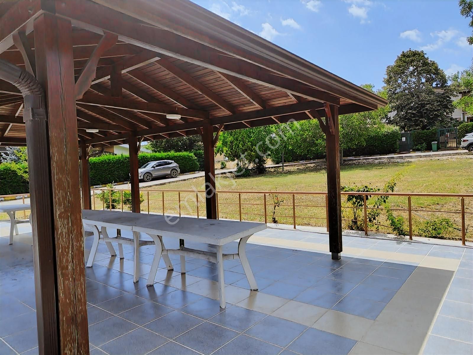 Havuzlu Güvenlikli Aile Sitesinde Bahçeli Dubleks Villa - Görsel 12