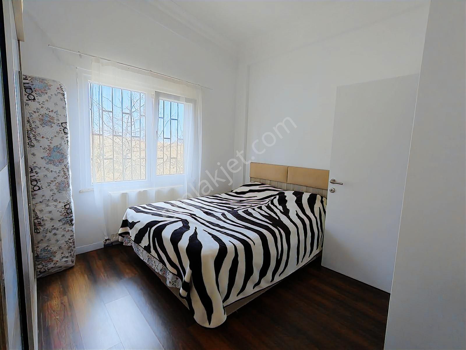 Havuzlu Güvenlikli Aile Sitesinde Bahçeli Dubleks Villa - Görsel 13