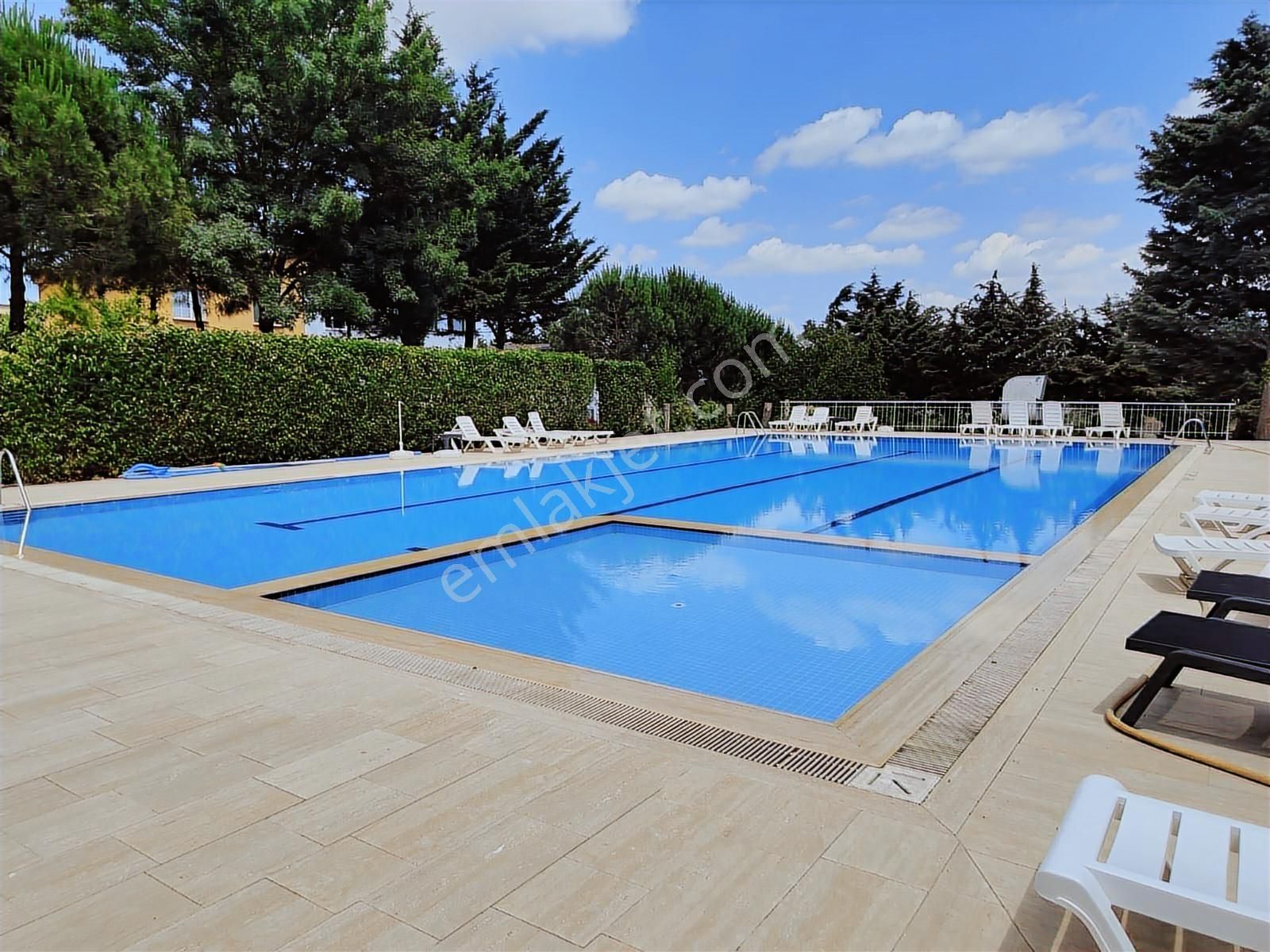 Havuzlu Güvenlikli Aile Sitesinde Bahçeli Dubleks Villa - Görsel 11