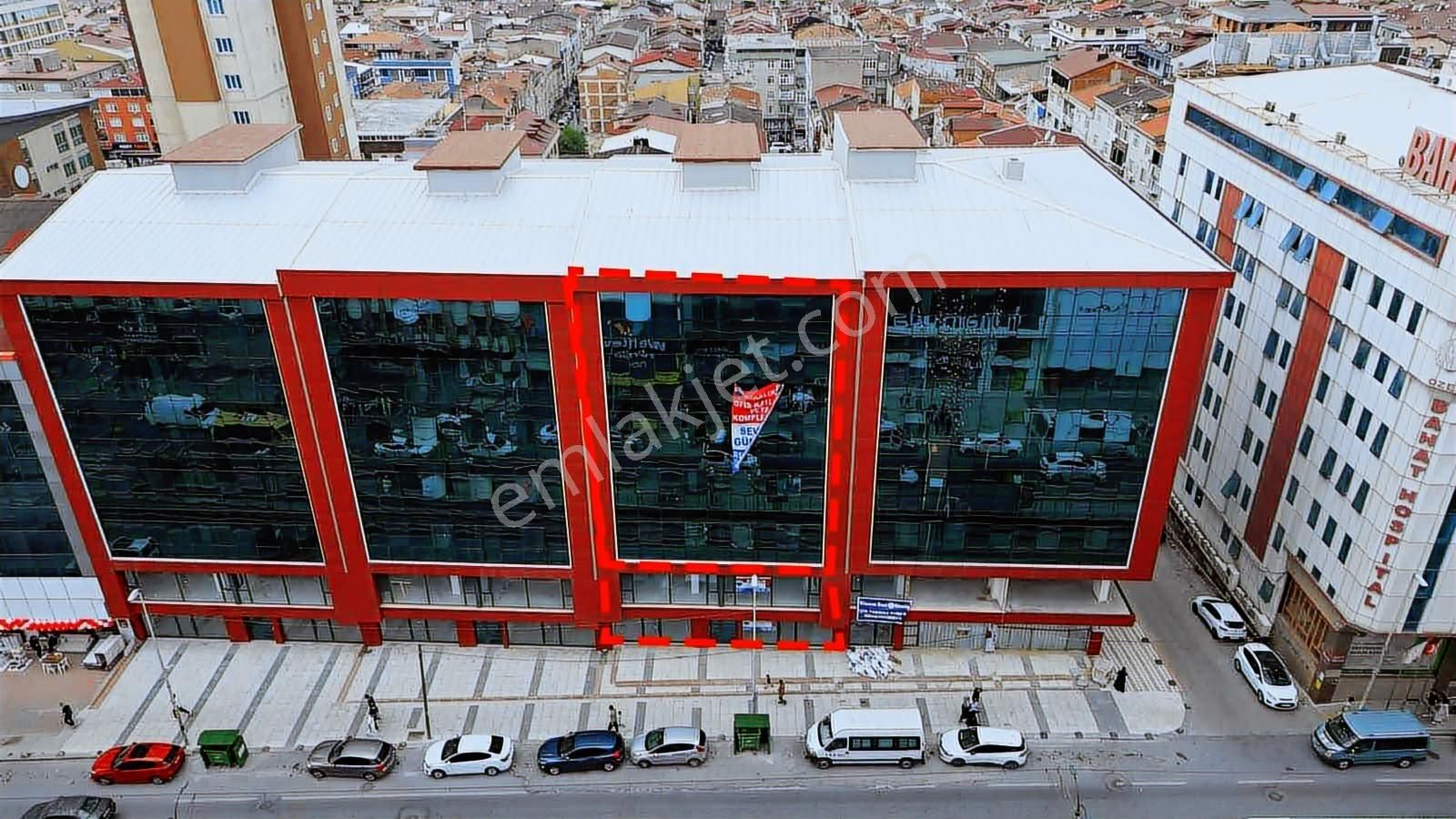 Sultançifliği Tramvay Önü Prestijli Binada Sıfır Ofis Katları - Görsel 9