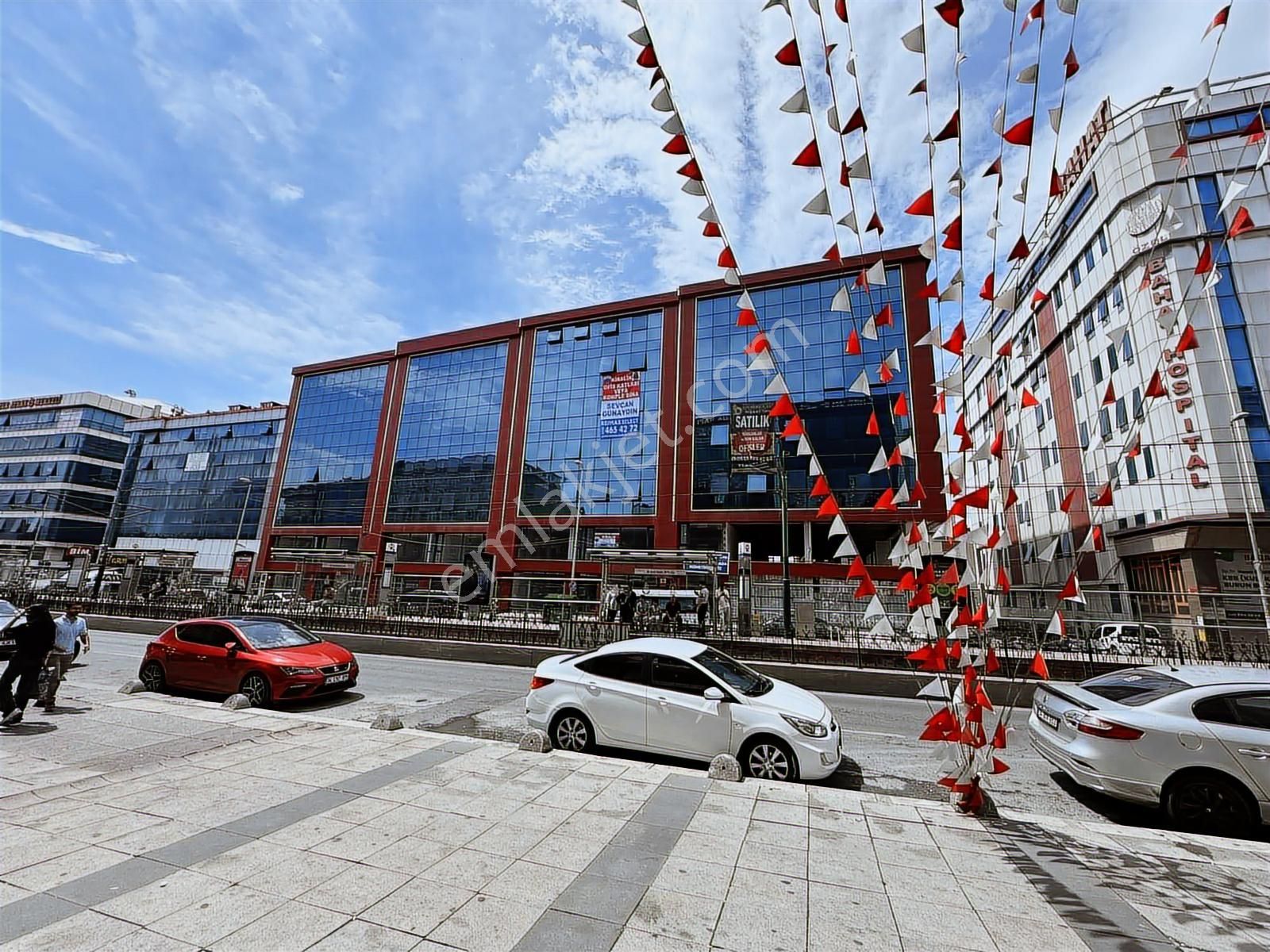 Sultançifliği Tramvay Önü Prestijli Binada Sıfır Ofis Katları - Görsel 24