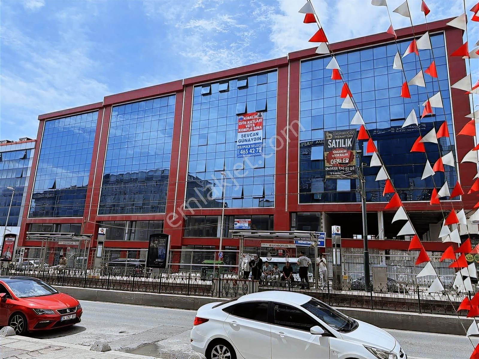 Sultançifliği Tramvay Önü Prestijli Binada Sıfır Ofis Katları