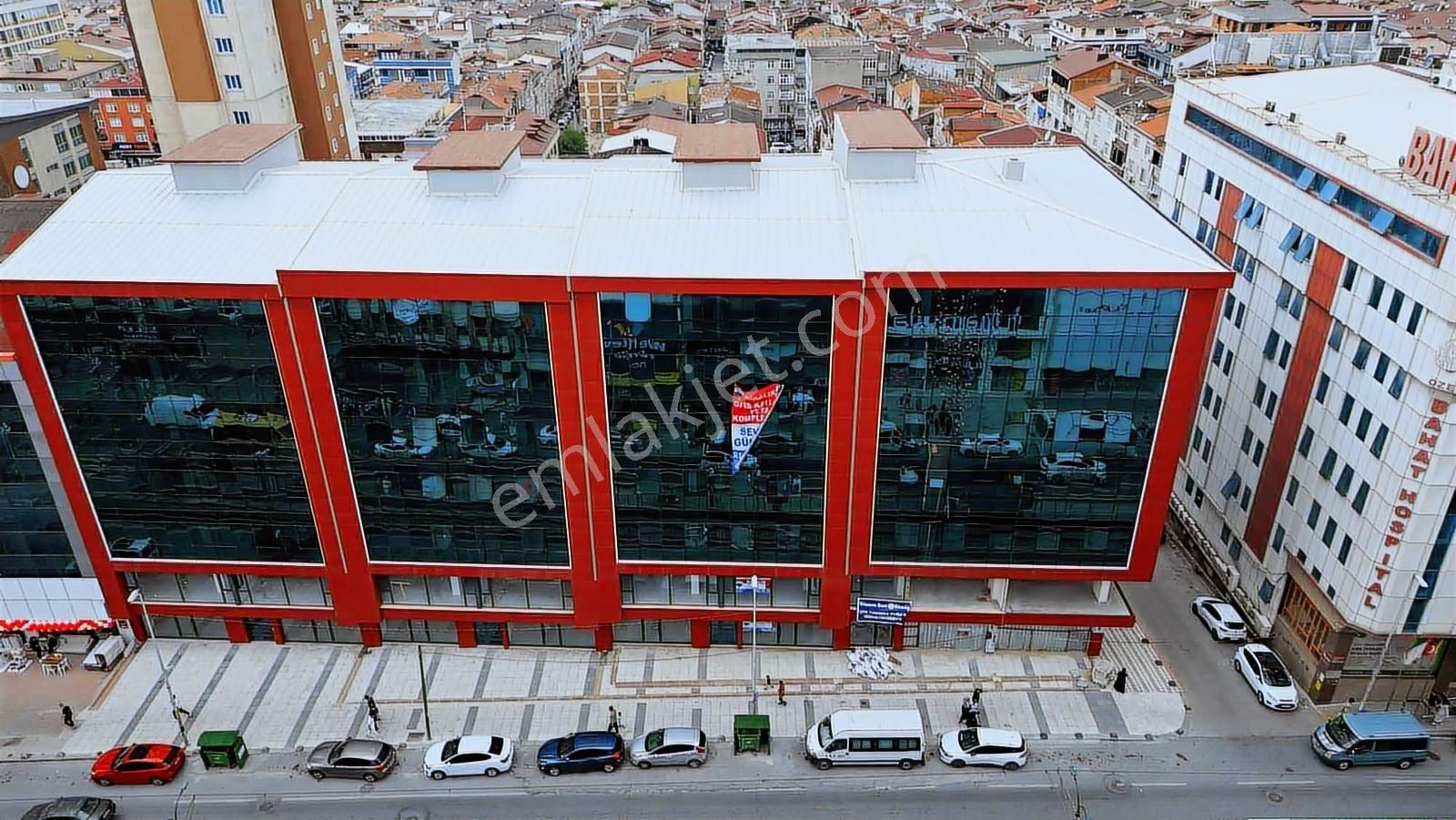 Sultançifliği Tramvay Önü Prestijli Binada Sıfır Ofis Katları - Görsel 4