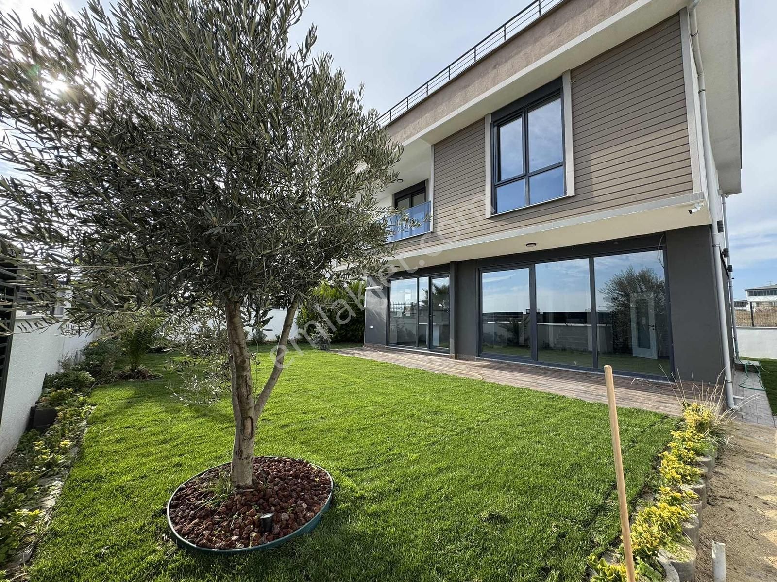 Tekirdağ Çorlu Deniz Manzaralı Müstakil 4+1 Satılık Lüks Villa