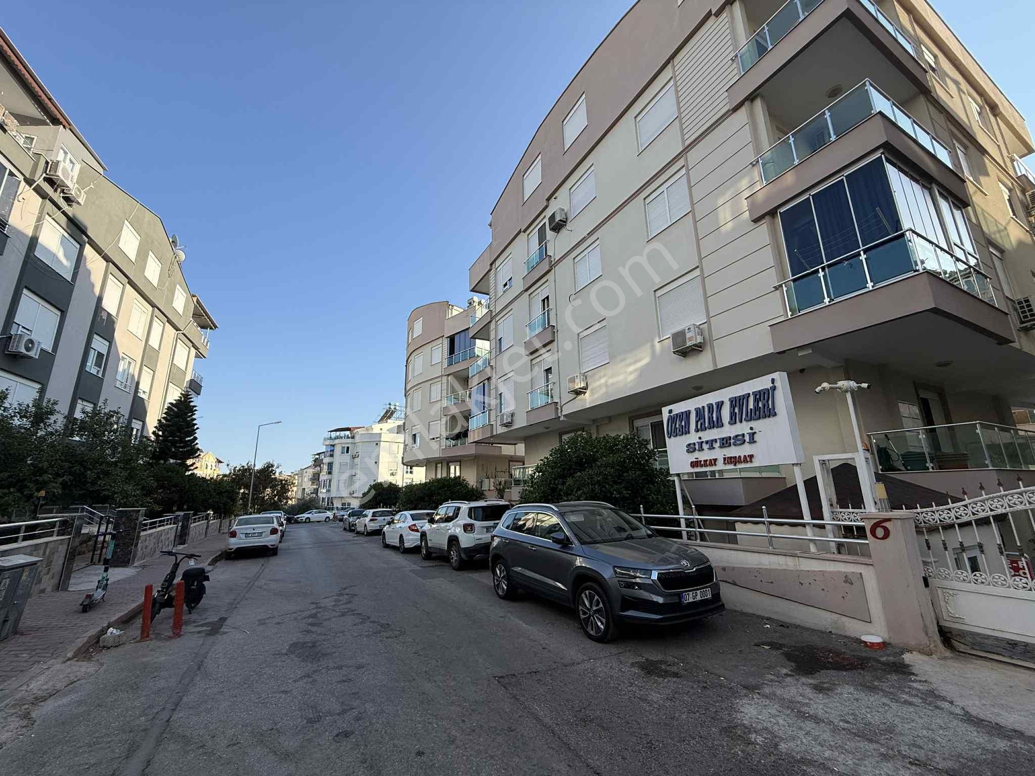 Şafak Emlak Kiralık Toros Mah Havuzlu Site İçerisinde 5+1 280 M2