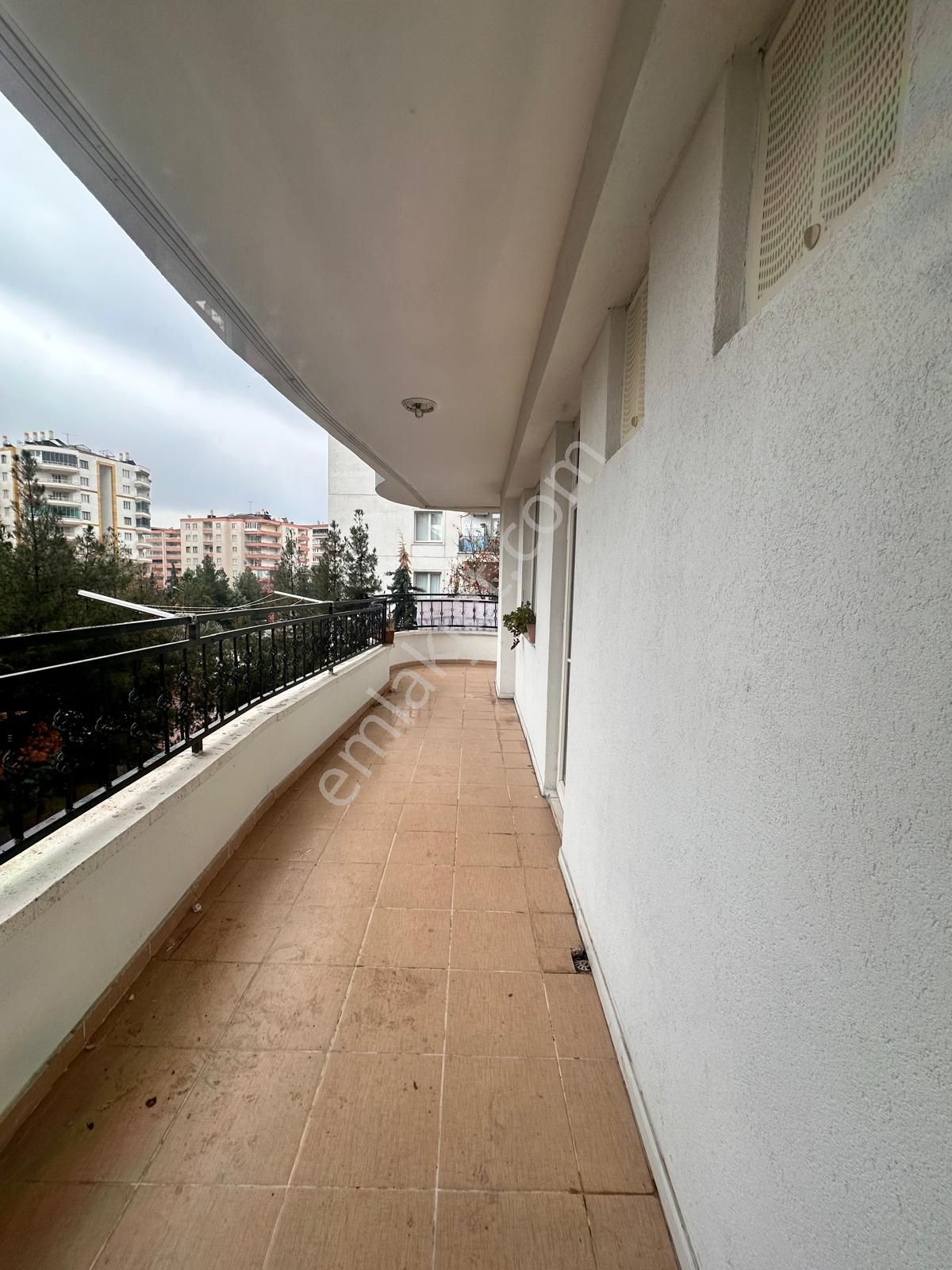 Özçelik İç Mimarlık Ve Gayrimenkulden Diclekentte Kiralık 3+1 Daire - Görsel 13