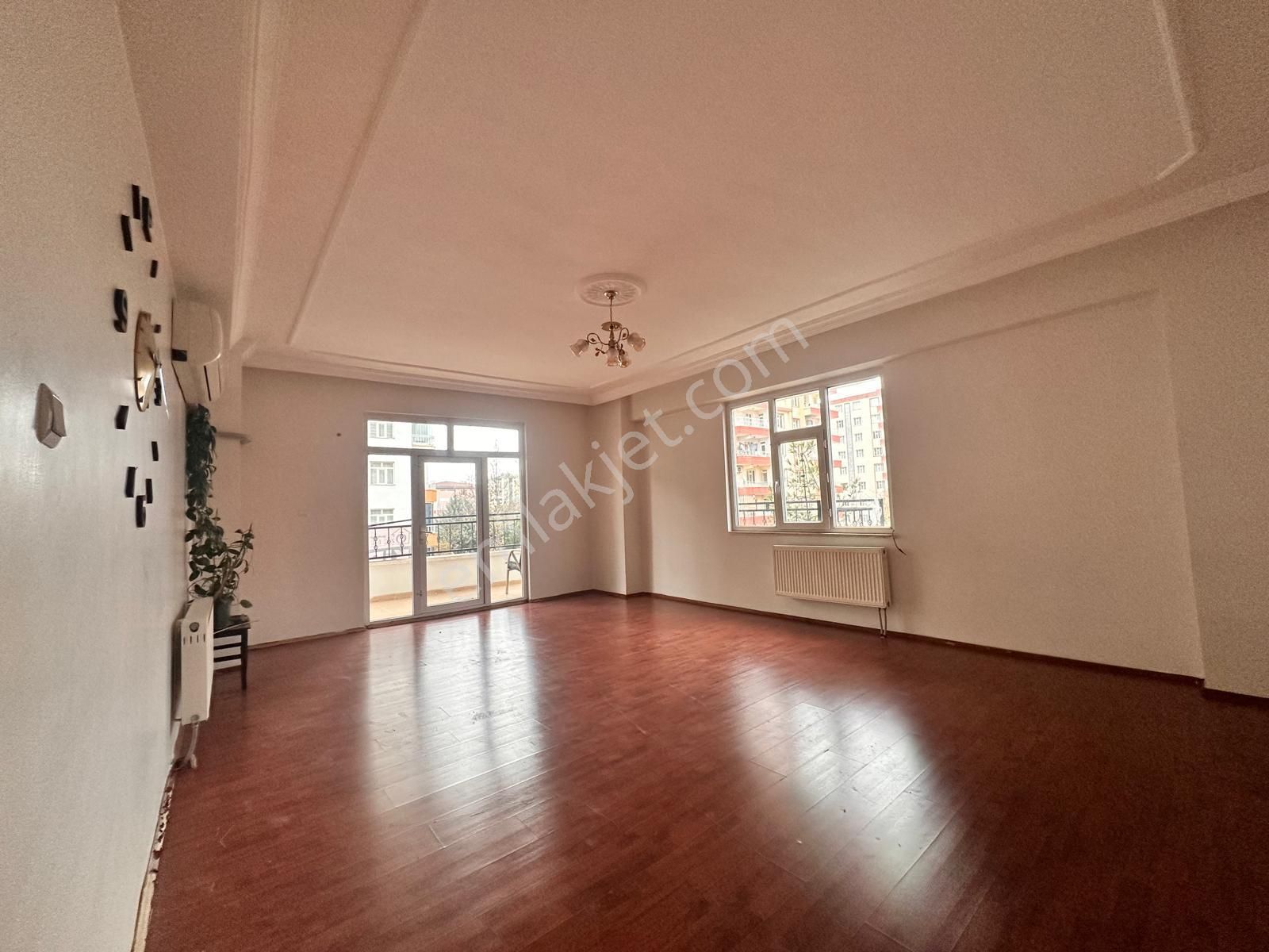 Özçelik İç Mimarlık Ve Gayrimenkulden Diclekentte Kiralık 3+1 Daire - Görsel 16