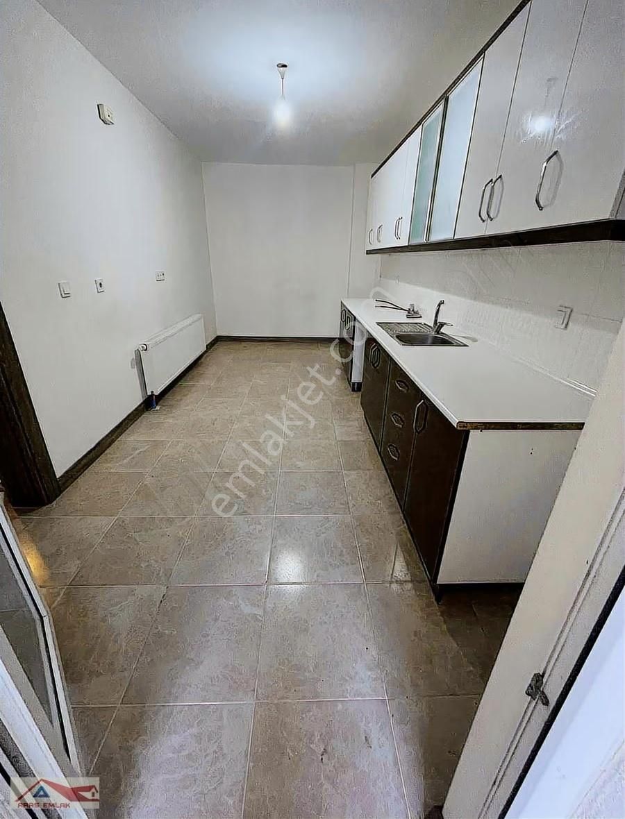 Toki'de Site İçinde 3+1 Geniş Kaçmaz Ferah Ara Katta Kiralık - Görsel 15