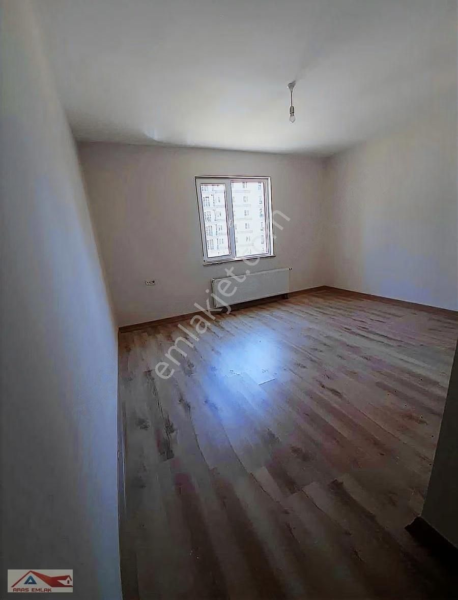 Toki'de Site İçinde 3+1 Geniş Kaçmaz Ferah Ara Katta Kiralık - Görsel 7