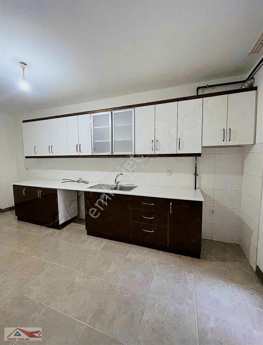 Toki'de Site İçinde 3+1 Geniş Kaçmaz Ferah Ara Katta Kiralık - Görsel 17