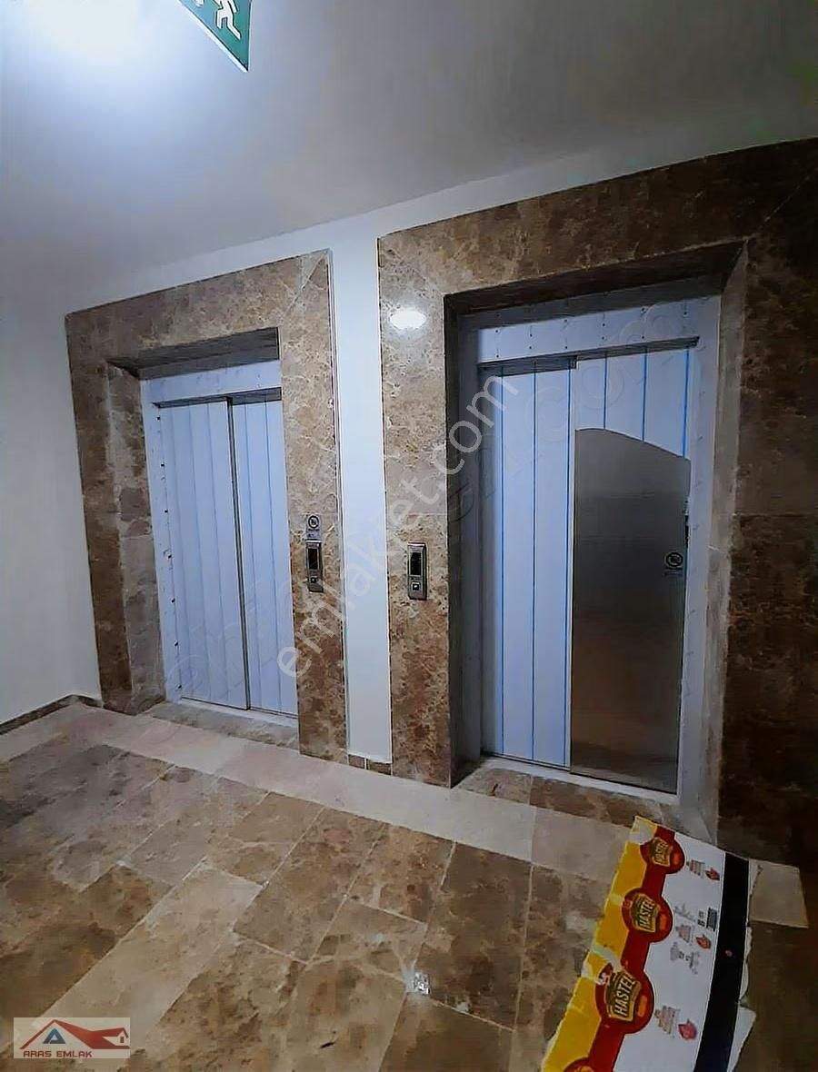Toki'de Site İçinde 3+1 Geniş Kaçmaz Ferah Ara Katta Kiralık - Görsel 13