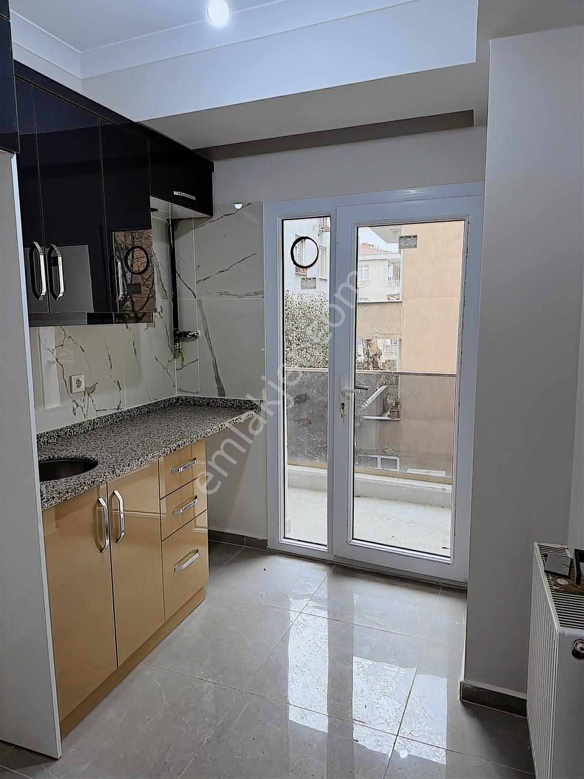 Denizköşkler'de Sıfır Asansörlü 2. Kat 2+1 Satılık Daire - Görsel 3