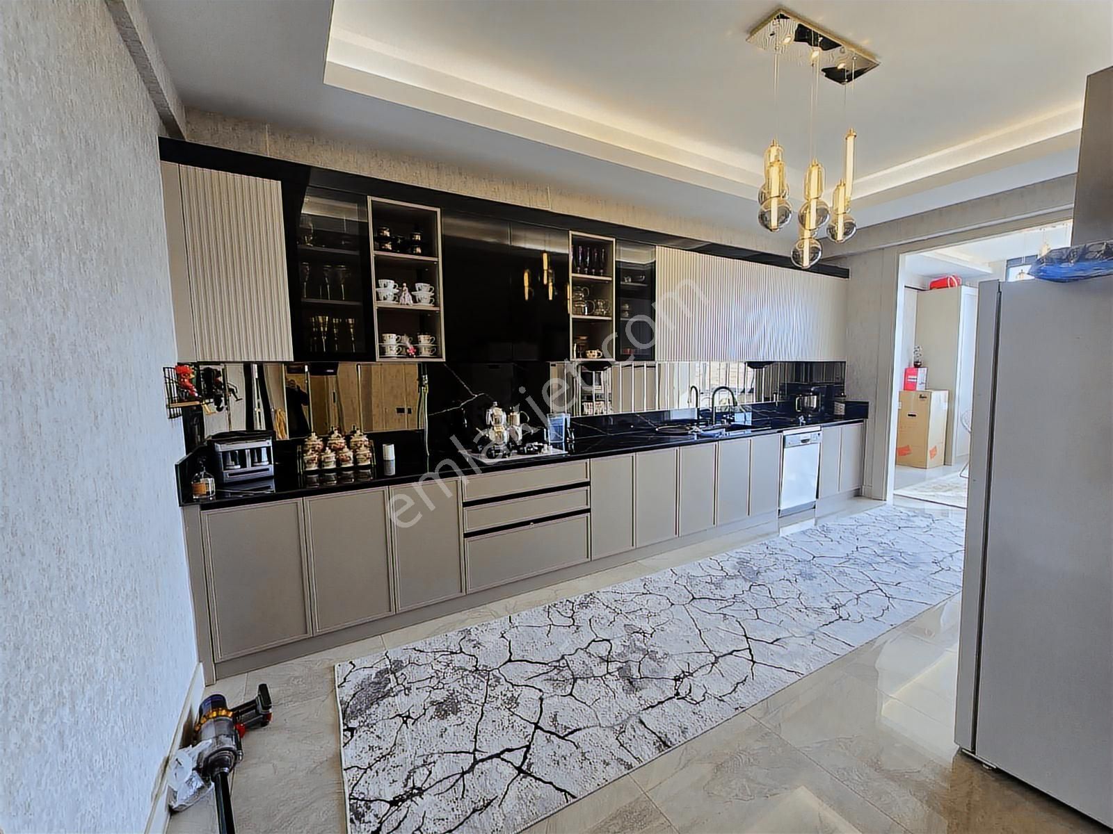 Aktif'ten Yamaçtepe'de Sıfır Ayarında Geniş 3.5+1 Satılık Daire.