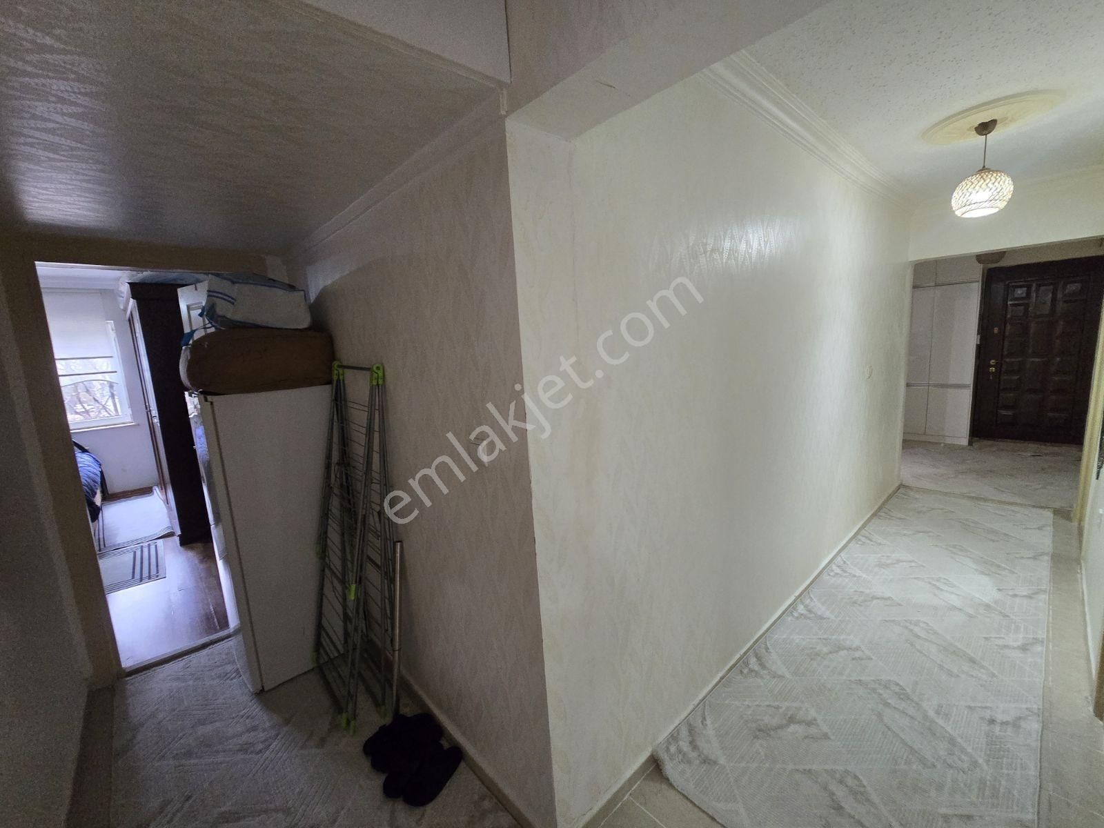 Acil Satılık ... Karataş Merkezde 3+1 Bakımlı Arakat Daire - Görsel 3