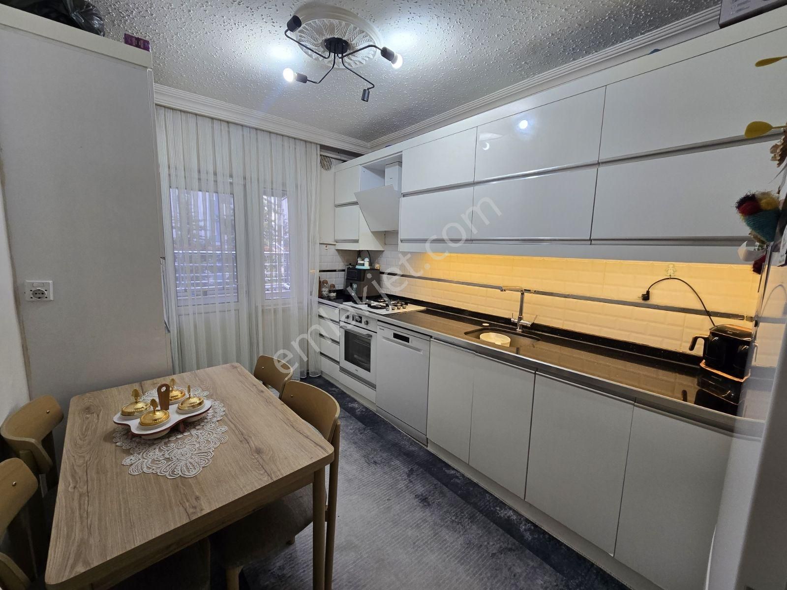 Acil Satılık ... Karataş Merkezde 3+1 Bakımlı Arakat Daire - Görsel 15
