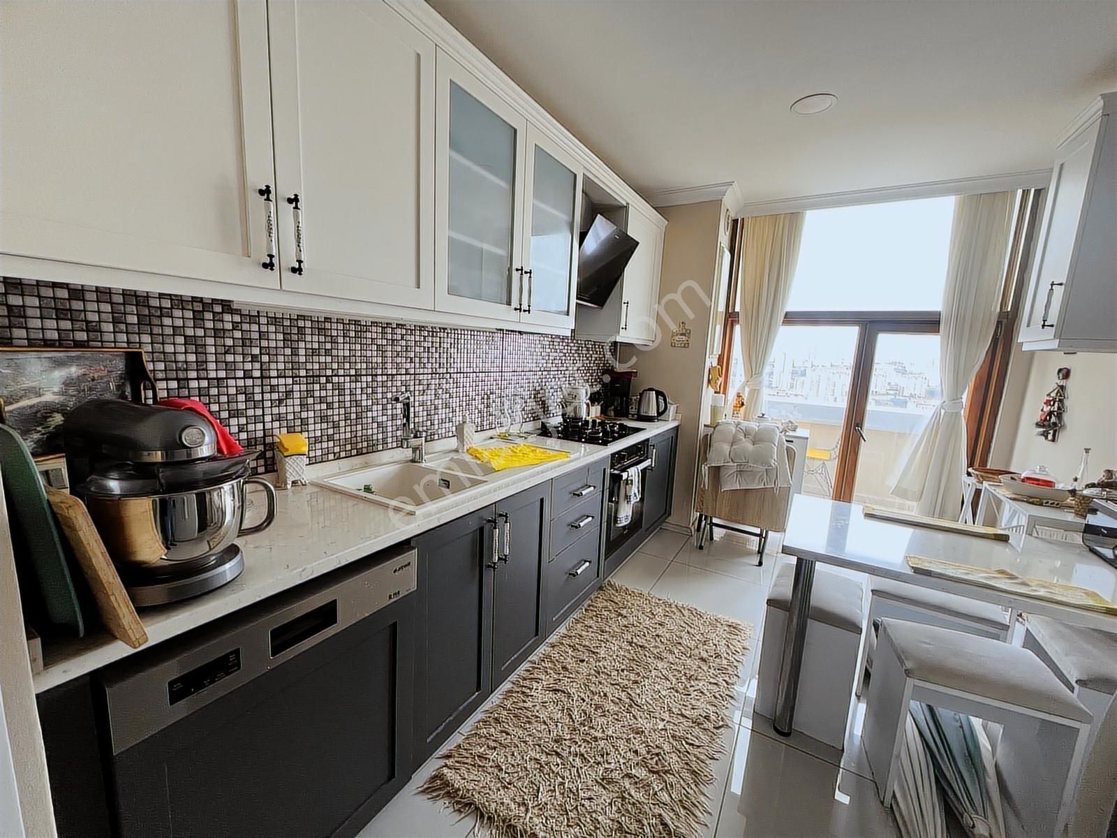 Bahçeşehir Spradon Kuleler 2+1 Teraslı İçi Yapılı Satılık Daire