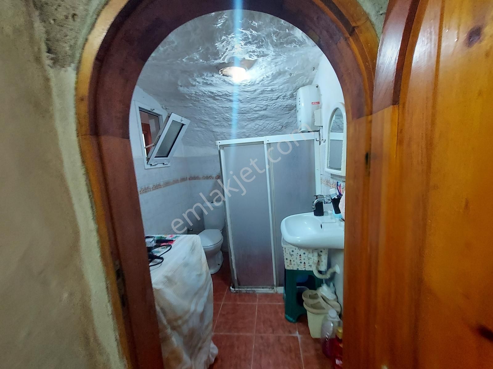 Alaçatı Çarşı İçinde 2 Katlı Bahçeli Kargir Ev !!! - Görsel 14