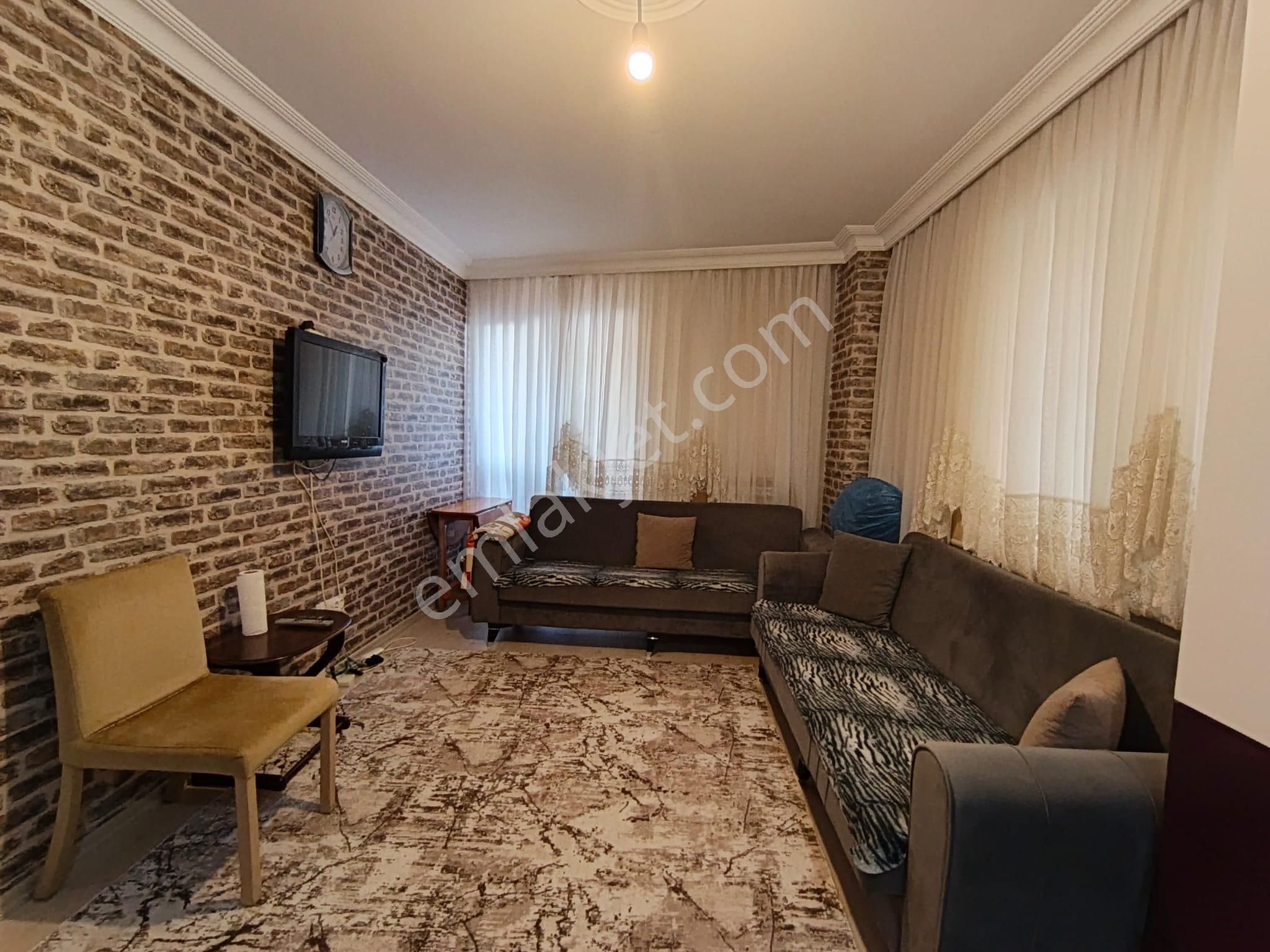 Çekmeköy Mh Merkez Mh Köroğlu Cad Üstünde Satılık 1+1 65m² Yüksek Giriş Daire